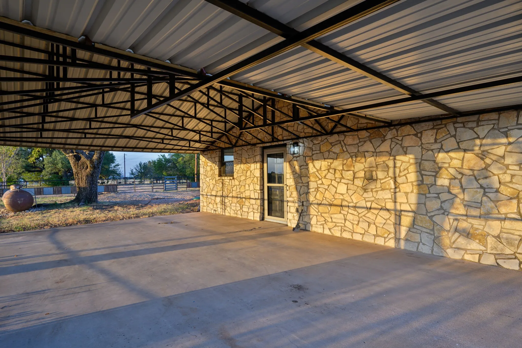 Single Family Residence For Rent in Somervell County , 1095 County Road 407, Nemo, Texas 76070, 4 Bedroom, 3 Bathroom, 1 Garage spaces, 1,896 Sqft, built in 1985, mls#21398879, Real Estate Agent in Nemo, Homes For Rent in Somervell county, Homes For Rent in Nemo, Realtor in Nemo Texas, Real Estate Brokerage Independent Realty Texas, Luminita Cordes Realtor