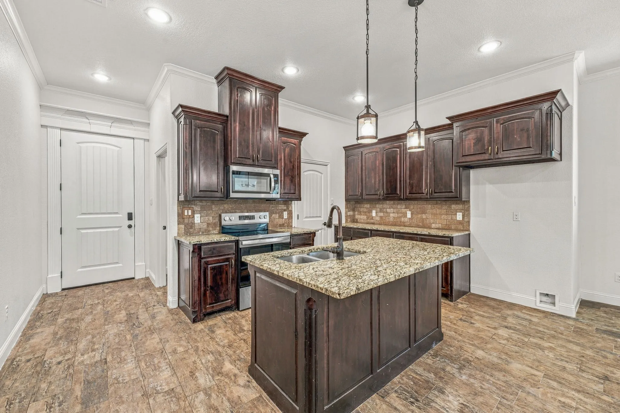 Single Family Residence For Sale in Johnson County , 9313 Apache Trail, Rio Vista, Texas 76093, 3 Bedroom, 3 Bathroom, 2 Garage spaces, 1,615 Sqft, built in 2019, mls#21398521, Real Estate Agent in Rio Vista, Homes For Sale in Johnson county, Homes For Sale in Rio Vista, Realtor in Rio Vista Texas, Real Estate Brokerage Independent Realty Texas, Luminita Cordes Realtor