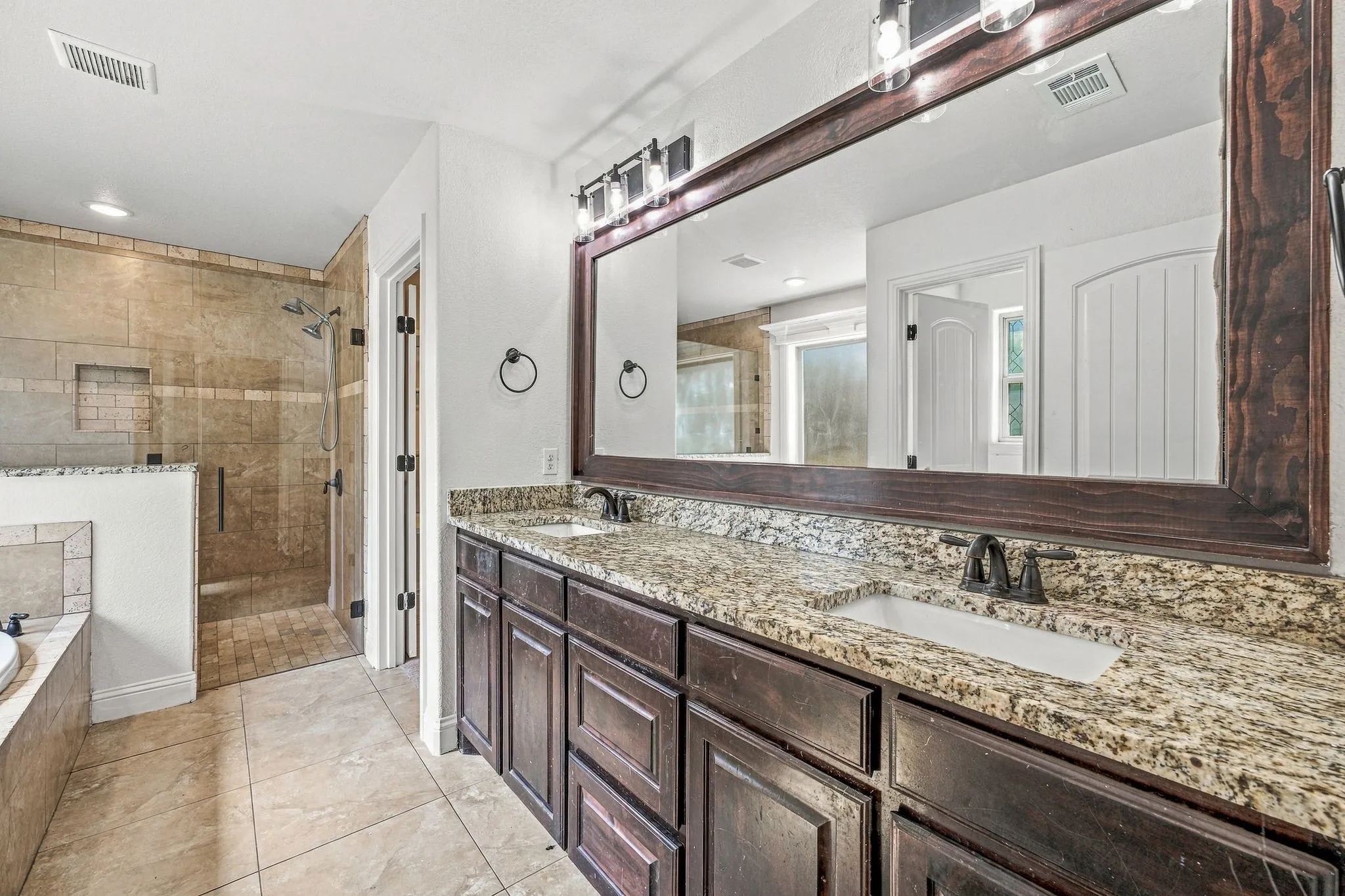 Single Family Residence For Sale in Johnson County , 9313 Apache Trail, Rio Vista, Texas 76093, 3 Bedroom, 3 Bathroom, 2 Garage spaces, 1,615 Sqft, built in 2019, mls#21398521, Real Estate Agent in Rio Vista, Homes For Sale in Johnson county, Homes For Sale in Rio Vista, Realtor in Rio Vista Texas, Real Estate Brokerage Independent Realty Texas, Luminita Cordes Realtor
