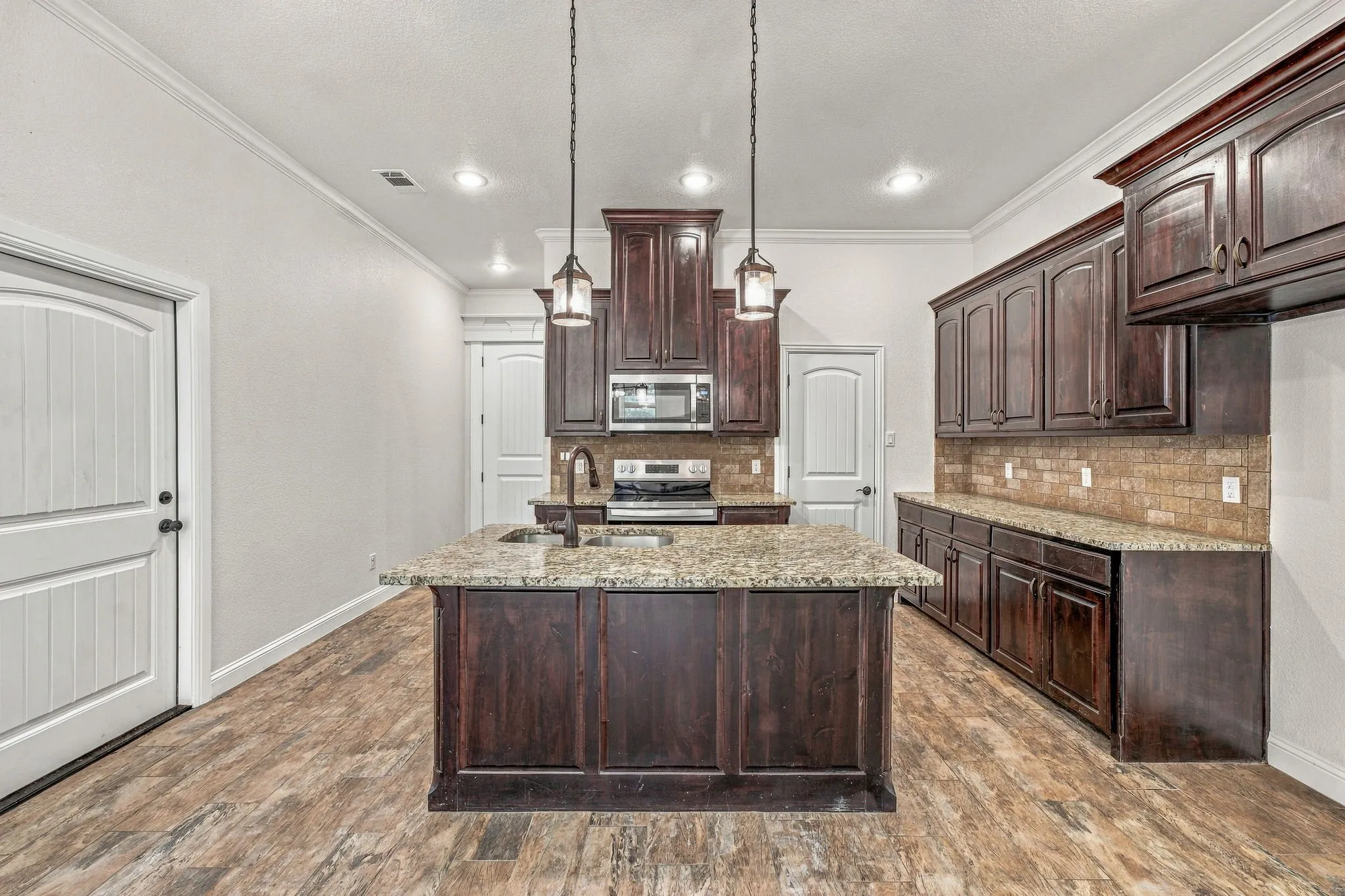 Single Family Residence For Sale in Johnson County , 9313 Apache Trail, Rio Vista, Texas 76093, 3 Bedroom, 3 Bathroom, 2 Garage spaces, 1,615 Sqft, built in 2019, mls#21398521, Real Estate Agent in Rio Vista, Homes For Sale in Johnson county, Homes For Sale in Rio Vista, Realtor in Rio Vista Texas, Real Estate Brokerage Independent Realty Texas, Luminita Cordes Realtor
