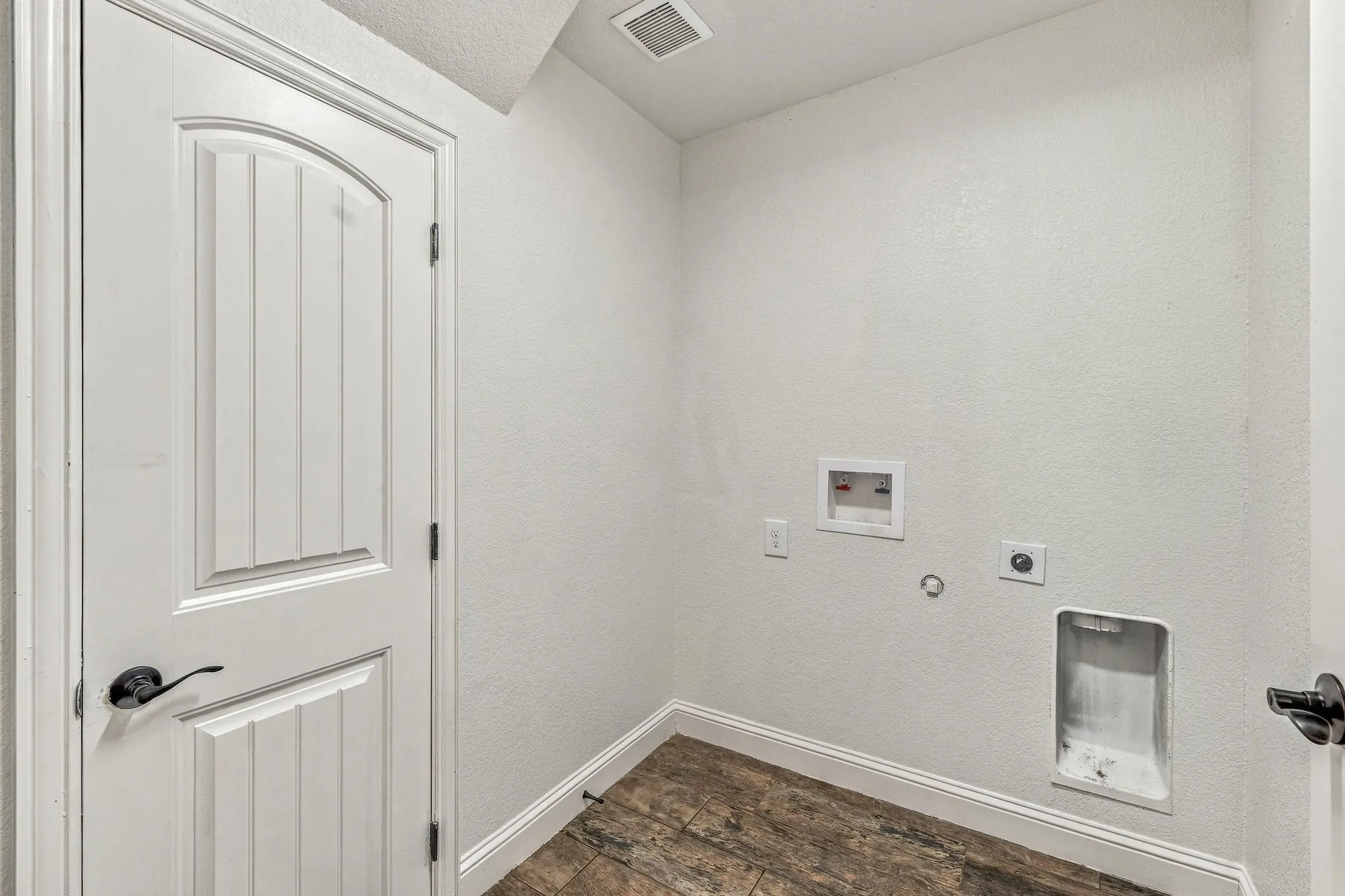 Single Family Residence For Sale in Johnson County , 9313 Apache Trail, Rio Vista, Texas 76093, 3 Bedroom, 3 Bathroom, 2 Garage spaces, 1,615 Sqft, built in 2019, mls#21398521, Real Estate Agent in Rio Vista, Homes For Sale in Johnson county, Homes For Sale in Rio Vista, Realtor in Rio Vista Texas, Real Estate Brokerage Independent Realty Texas, Luminita Cordes Realtor