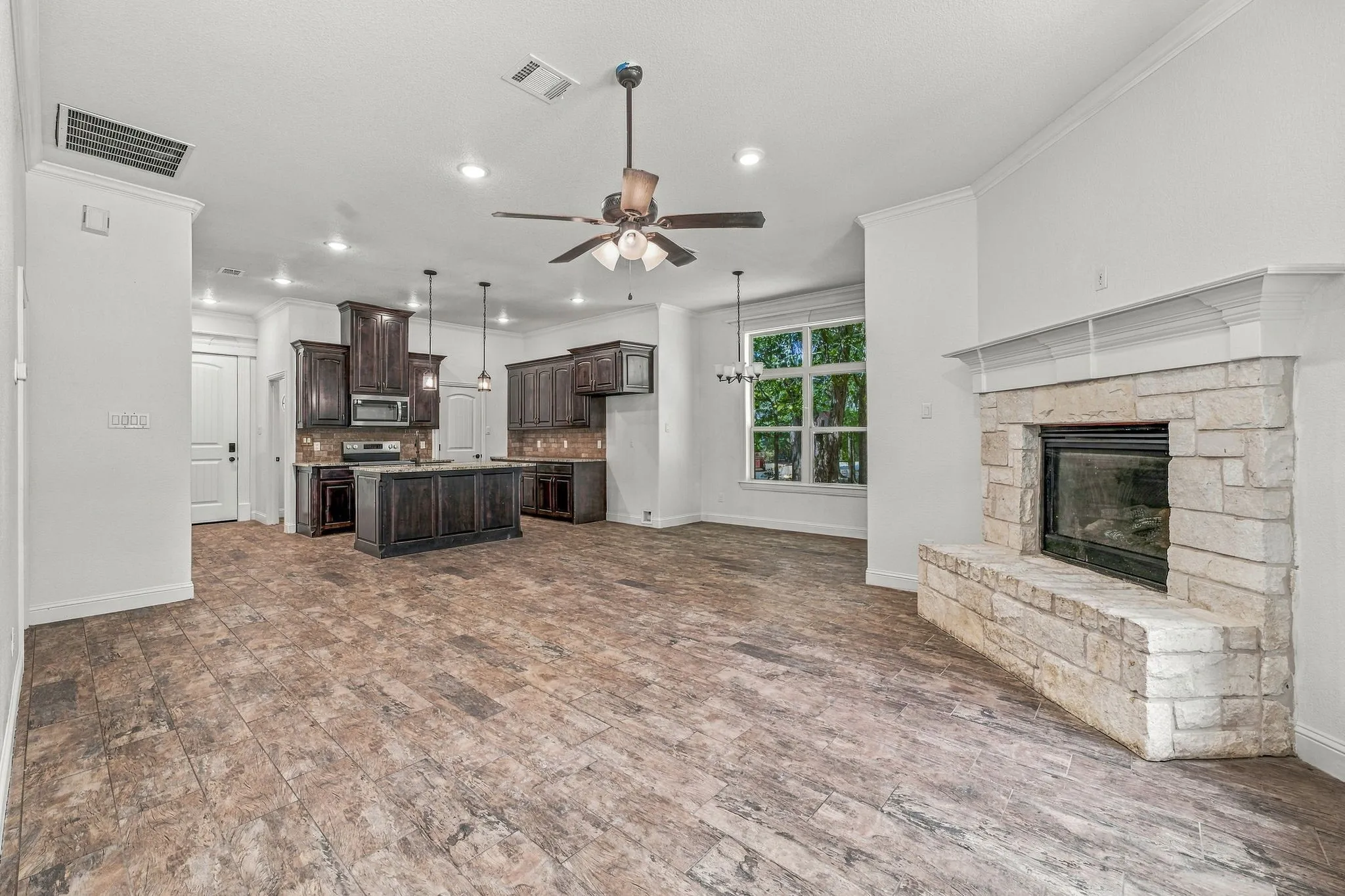 Single Family Residence For Sale in Johnson County , 9313 Apache Trail, Rio Vista, Texas 76093, 3 Bedroom, 3 Bathroom, 2 Garage spaces, 1,615 Sqft, built in 2019, mls#21398521, Real Estate Agent in Rio Vista, Homes For Sale in Johnson county, Homes For Sale in Rio Vista, Realtor in Rio Vista Texas, Real Estate Brokerage Independent Realty Texas, Luminita Cordes Realtor