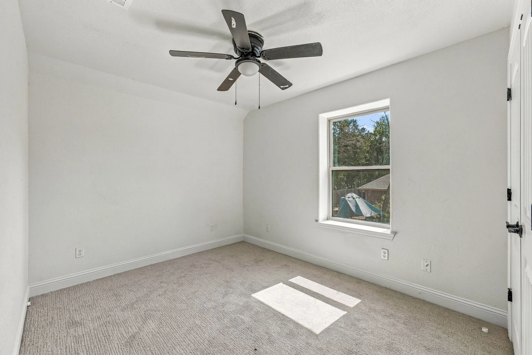 Single Family Residence For Sale in Johnson County , 9313 Apache Trail, Rio Vista, Texas 76093, 3 Bedroom, 3 Bathroom, 2 Garage spaces, 1,615 Sqft, built in 2019, mls#21398521, Real Estate Agent in Rio Vista, Homes For Sale in Johnson county, Homes For Sale in Rio Vista, Realtor in Rio Vista Texas, Real Estate Brokerage Independent Realty Texas, Luminita Cordes Realtor