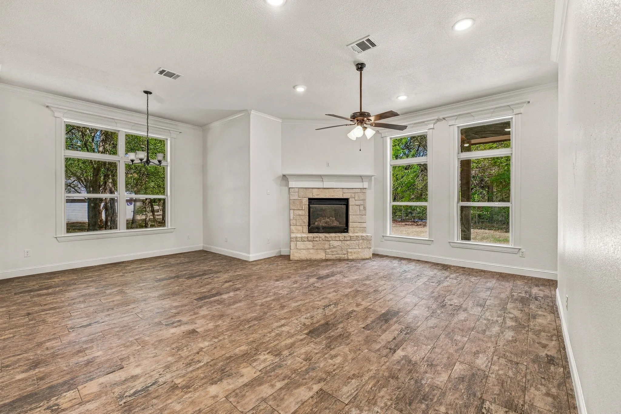 Single Family Residence For Sale in Johnson County , 9313 Apache Trail, Rio Vista, Texas 76093, 3 Bedroom, 3 Bathroom, 2 Garage spaces, 1,615 Sqft, built in 2019, mls#21398521, Real Estate Agent in Rio Vista, Homes For Sale in Johnson county, Homes For Sale in Rio Vista, Realtor in Rio Vista Texas, Real Estate Brokerage Independent Realty Texas, Luminita Cordes Realtor