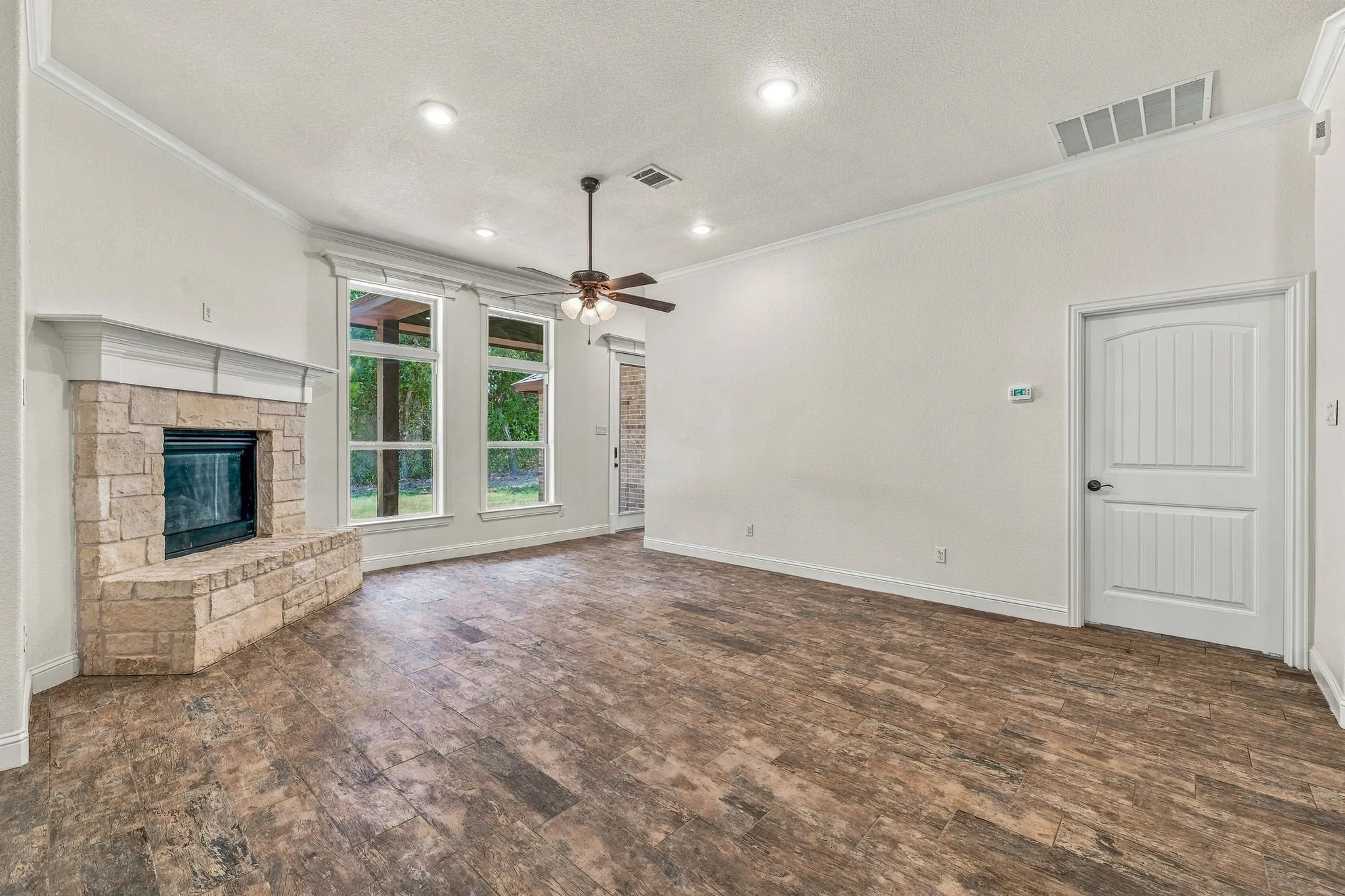 Single Family Residence For Sale in Johnson County , 9313 Apache Trail, Rio Vista, Texas 76093, 3 Bedroom, 3 Bathroom, 2 Garage spaces, 1,615 Sqft, built in 2019, mls#21398521, Real Estate Agent in Rio Vista, Homes For Sale in Johnson county, Homes For Sale in Rio Vista, Realtor in Rio Vista Texas, Real Estate Brokerage Independent Realty Texas, Luminita Cordes Realtor