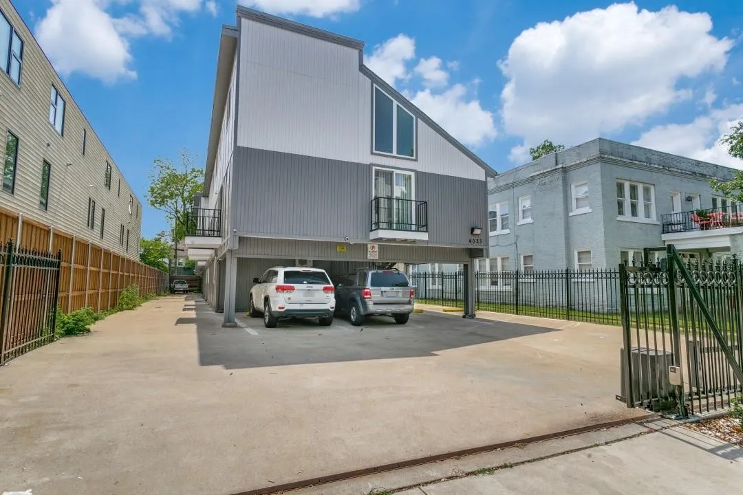 Apartment For Rent in Dallas County , 4023 N Hall Street 206, Dallas, Texas 75219, 1 Bedroom, 1 Bathroom, Garage spaces, 820 Sqft, built in 1973, mls#21398273, Real Estate Agent in Dallas, Homes For Rent in Dallas county, Homes For Rent in Dallas, Realtor in Dallas Texas, Real Estate Brokerage Independent Realty Texas, Luminita Cordes Realtor