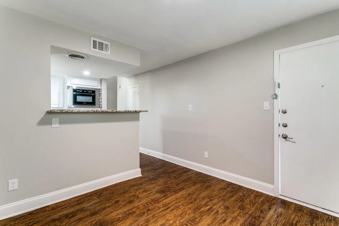 Apartment For Rent in Dallas County , 4023 N Hall Street 206, Dallas, Texas 75219, 1 Bedroom, 1 Bathroom, Garage spaces, 820 Sqft, built in 1973, mls#21398273, Real Estate Agent in Dallas, Homes For Rent in Dallas county, Homes For Rent in Dallas, Realtor in Dallas Texas, Real Estate Brokerage Independent Realty Texas, Luminita Cordes Realtor