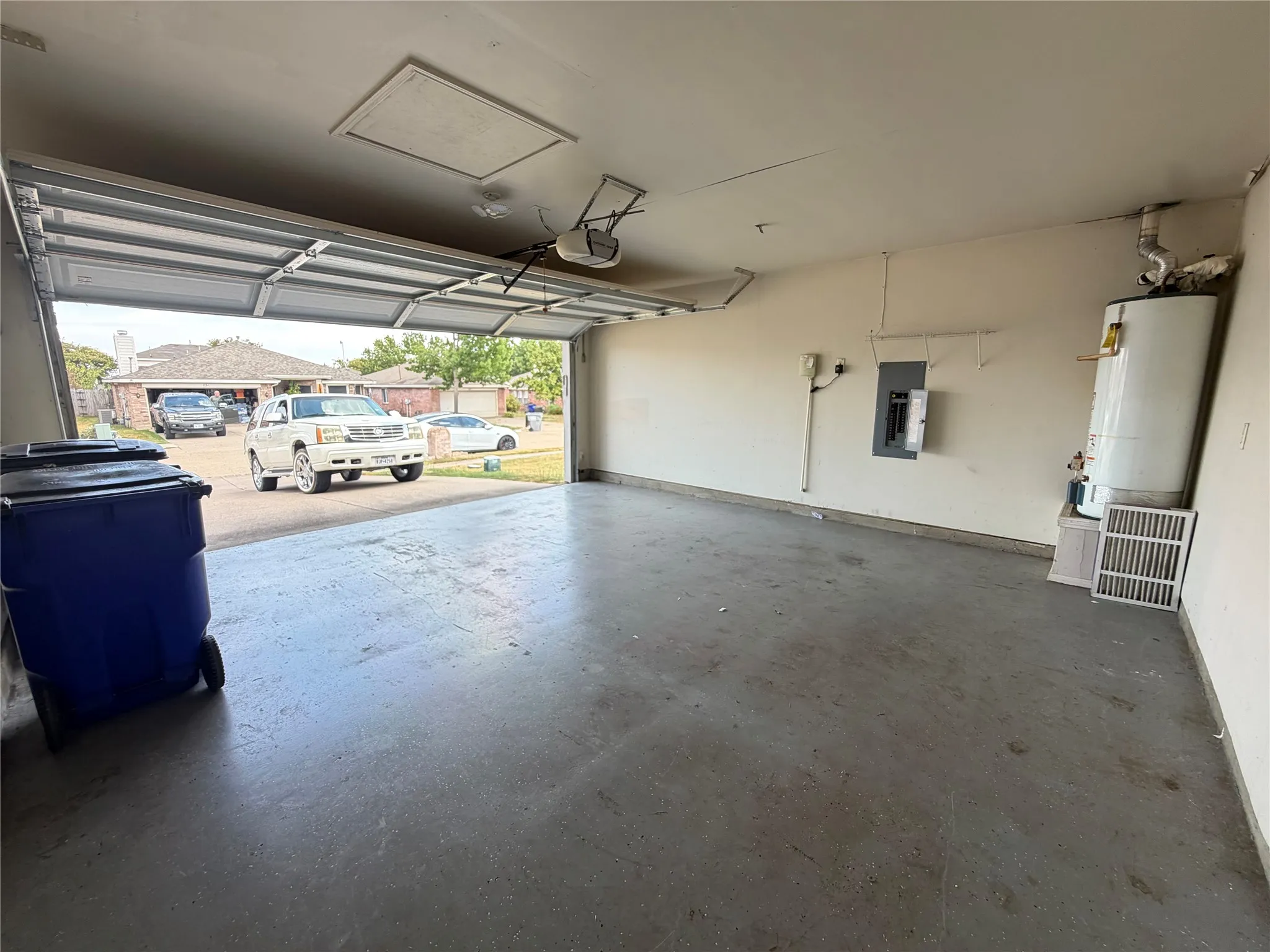 Single Family Residence For Rent in Kaufman County , 1131 Singletree Drive, Forney, Texas 75126, 3 Bedroom, 2 Bathroom, 2 Garage spaces, 1,612 Sqft, built in 2002, mls#21397384, Real Estate Agent in Forney, Homes For Rent in Kaufman county, Homes For Rent in Forney, Realtor in Forney Texas, Real Estate Brokerage Independent Realty Texas, Luminita Cordes Realtor