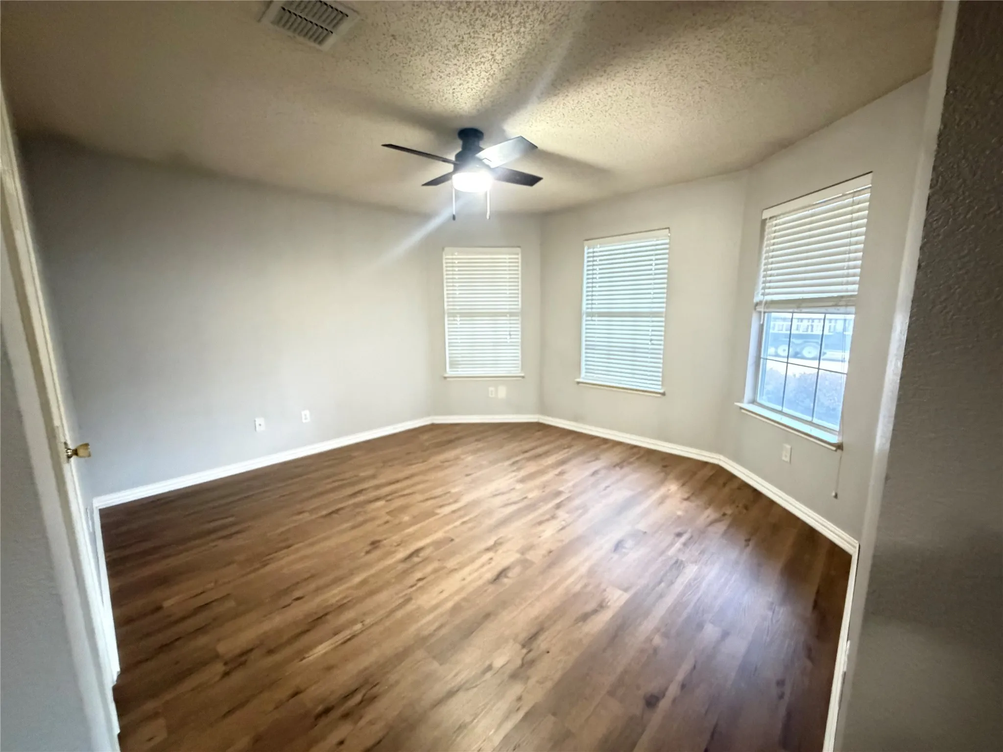 Single Family Residence For Rent in Kaufman County , 1131 Singletree Drive, Forney, Texas 75126, 3 Bedroom, 2 Bathroom, 2 Garage spaces, 1,612 Sqft, built in 2002, mls#21397384, Real Estate Agent in Forney, Homes For Rent in Kaufman county, Homes For Rent in Forney, Realtor in Forney Texas, Real Estate Brokerage Independent Realty Texas, Luminita Cordes Realtor