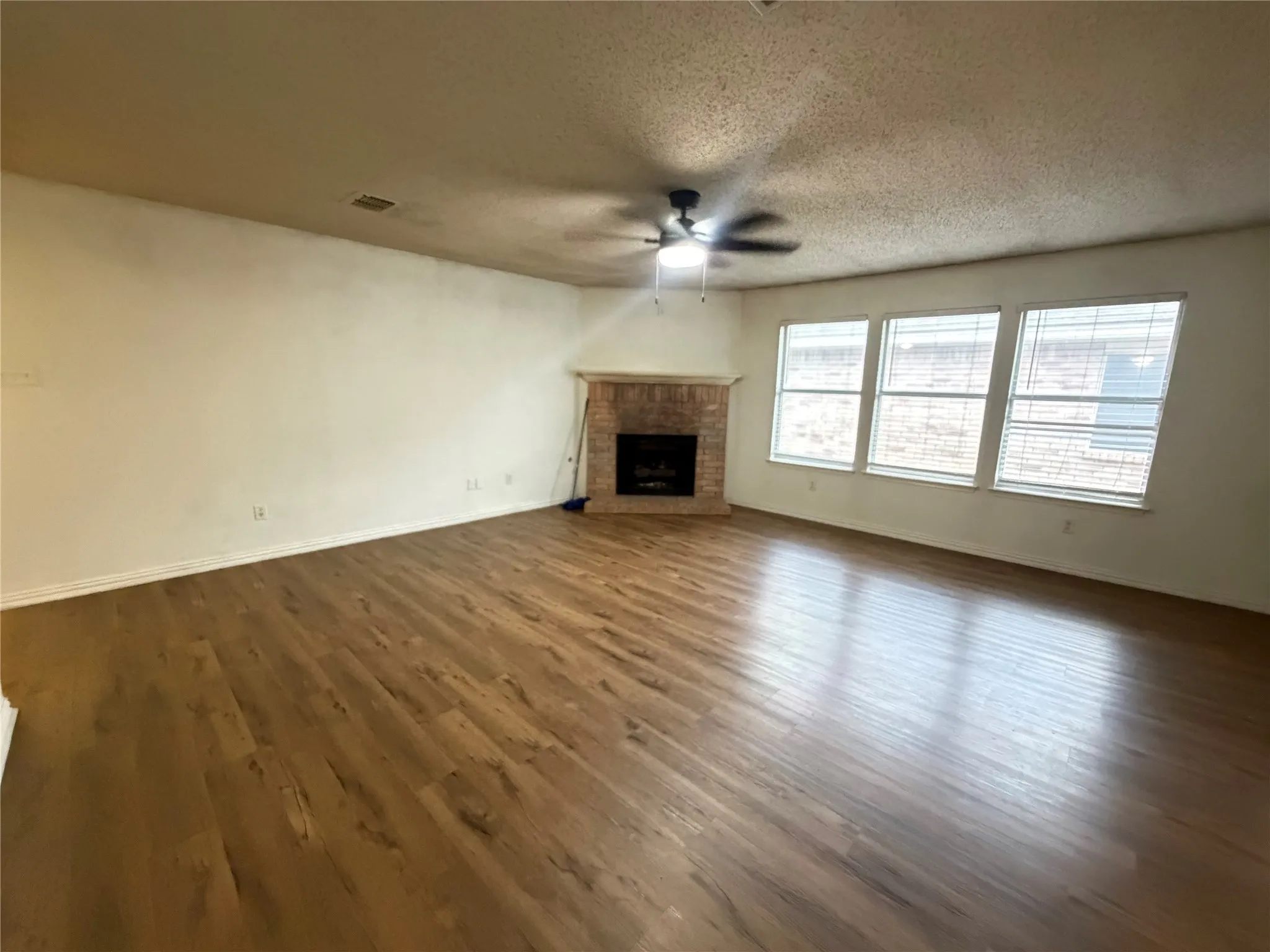 Single Family Residence For Rent in Kaufman County , 1131 Singletree Drive, Forney, Texas 75126, 3 Bedroom, 2 Bathroom, 2 Garage spaces, 1,612 Sqft, built in 2002, mls#21397384, Real Estate Agent in Forney, Homes For Rent in Kaufman county, Homes For Rent in Forney, Realtor in Forney Texas, Real Estate Brokerage Independent Realty Texas, Luminita Cordes Realtor