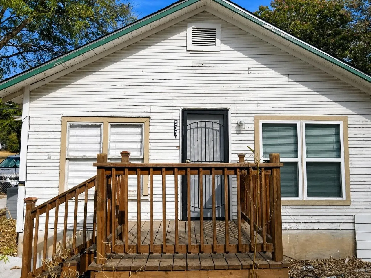 Apartment For Rent in Tarrant County , 933 Gillham Road B, Fort Worth, Texas 76114, 1 Bedroom, 1 Bathroom, Garage spaces, 300 Sqft, built in 1937, mls#21398892, Real Estate Agent in Fort Worth, Homes For Rent in Tarrant county, Homes For Rent in Fort Worth, Realtor in Fort Worth Texas, Real Estate Brokerage Independent Realty Texas, Luminita Cordes Realtor