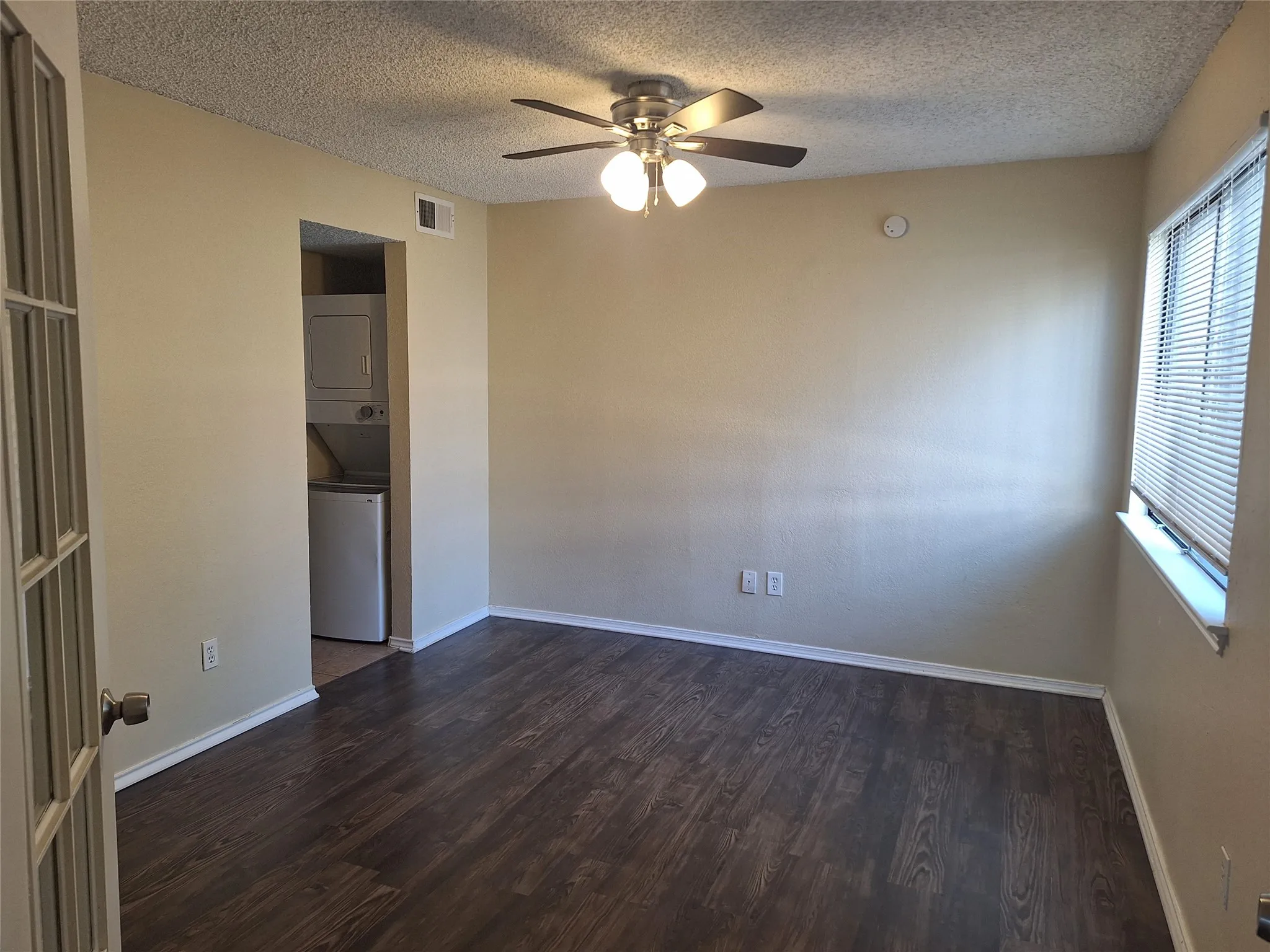 Condominium For Sale in Tarrant County , 2309 Balsam Drive K103, Arlington, Texas 76006, 1 Bedroom, 1 Bathroom, Garage spaces, 551 Sqft, built in 1981, mls#21398119, Real Estate Agent in Arlington, Homes For Sale in Tarrant county, Homes For Sale in Arlington, Realtor in Arlington Texas, Real Estate Brokerage Independent Realty Texas, Luminita Cordes Realtor