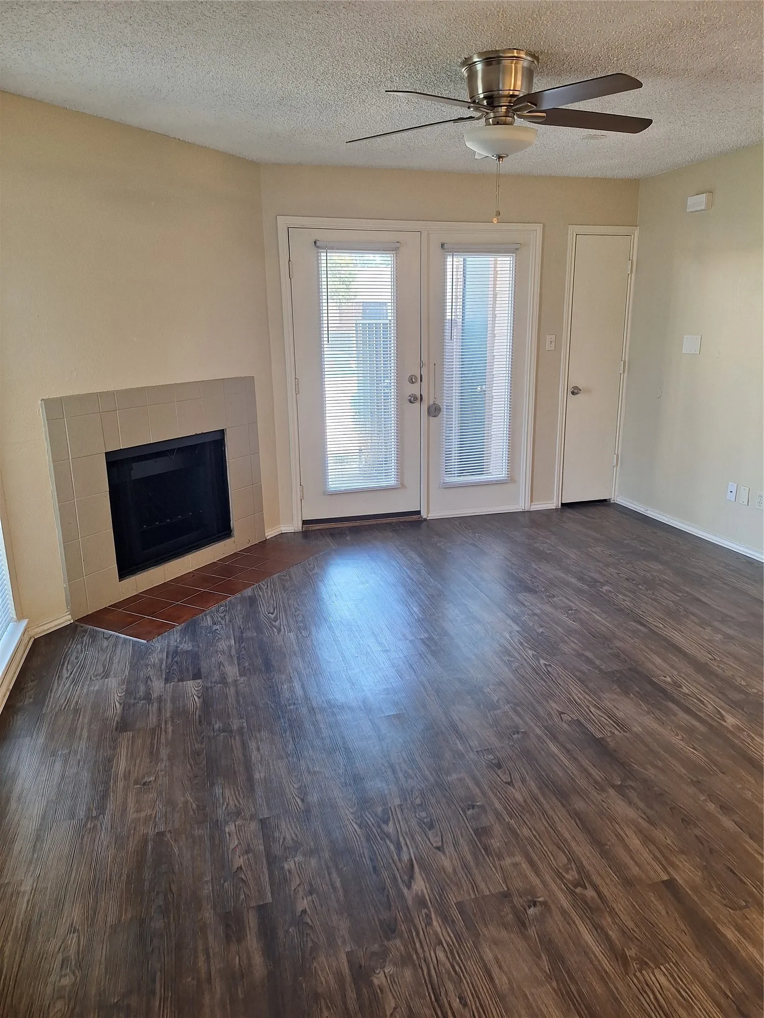 Condominium For Sale in Tarrant County , 2309 Balsam Drive K103, Arlington, Texas 76006, 1 Bedroom, 1 Bathroom, Garage spaces, 551 Sqft, built in 1981, mls#21398119, Real Estate Agent in Arlington, Homes For Sale in Tarrant county, Homes For Sale in Arlington, Realtor in Arlington Texas, Real Estate Brokerage Independent Realty Texas, Luminita Cordes Realtor