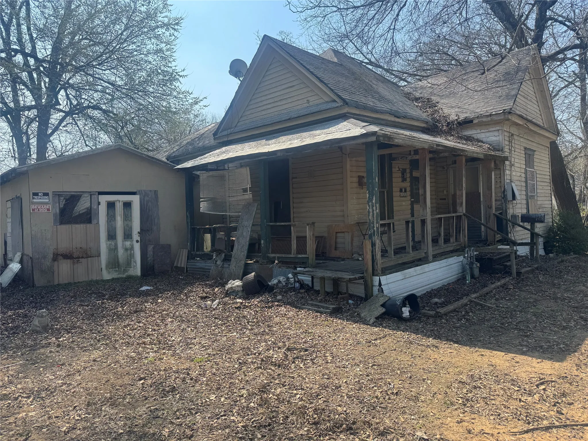Single Family Residence For Sale in Lamar County , 1415 & 1401 Graham Street, Paris, Texas 75460, 3 Bedroom, 2 Bathroom, Garage spaces, 1,812 Sqft, built in 1950, mls#21398901, Real Estate Agent in Paris, Homes For Sale in Lamar county, Homes For Sale in Paris, Realtor in Paris Texas, Real Estate Brokerage Independent Realty Texas, Luminita Cordes Realtor