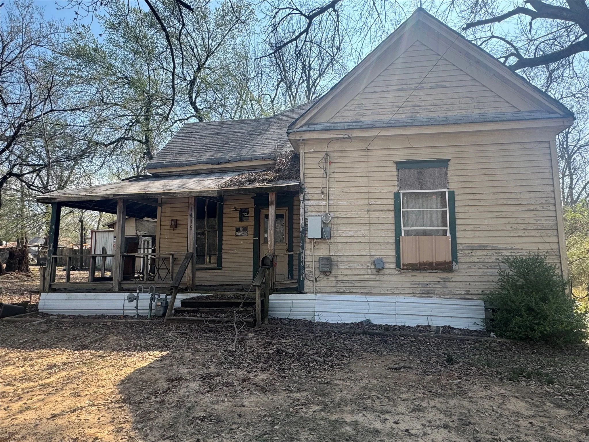 Single Family Residence For Sale in Lamar County , 1415 & 1401 Graham Street, Paris, Texas 75460, 3 Bedroom, 2 Bathroom, Garage spaces, 1,812 Sqft, built in 1950, mls#21398901, Real Estate Agent in Paris, Homes For Sale in Lamar county, Homes For Sale in Paris, Realtor in Paris Texas, Real Estate Brokerage Independent Realty Texas, Luminita Cordes Realtor