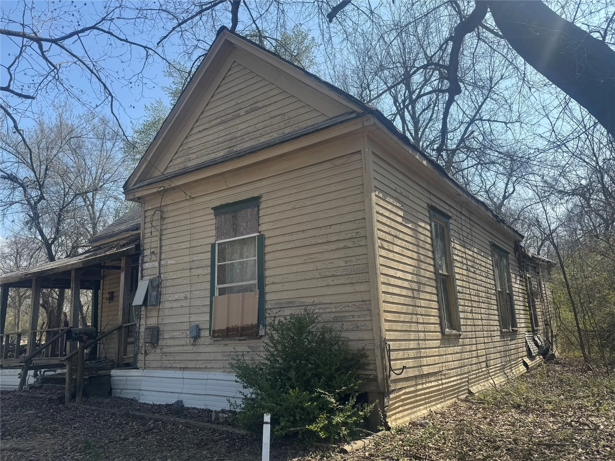 Single Family Residence For Sale in Lamar County , 1415 & 1401 Graham Street, Paris, Texas 75460, 3 Bedroom, 2 Bathroom, Garage spaces, 1,812 Sqft, built in 1950, mls#21398901, Real Estate Agent in Paris, Homes For Sale in Lamar county, Homes For Sale in Paris, Realtor in Paris Texas, Real Estate Brokerage Independent Realty Texas, Luminita Cordes Realtor