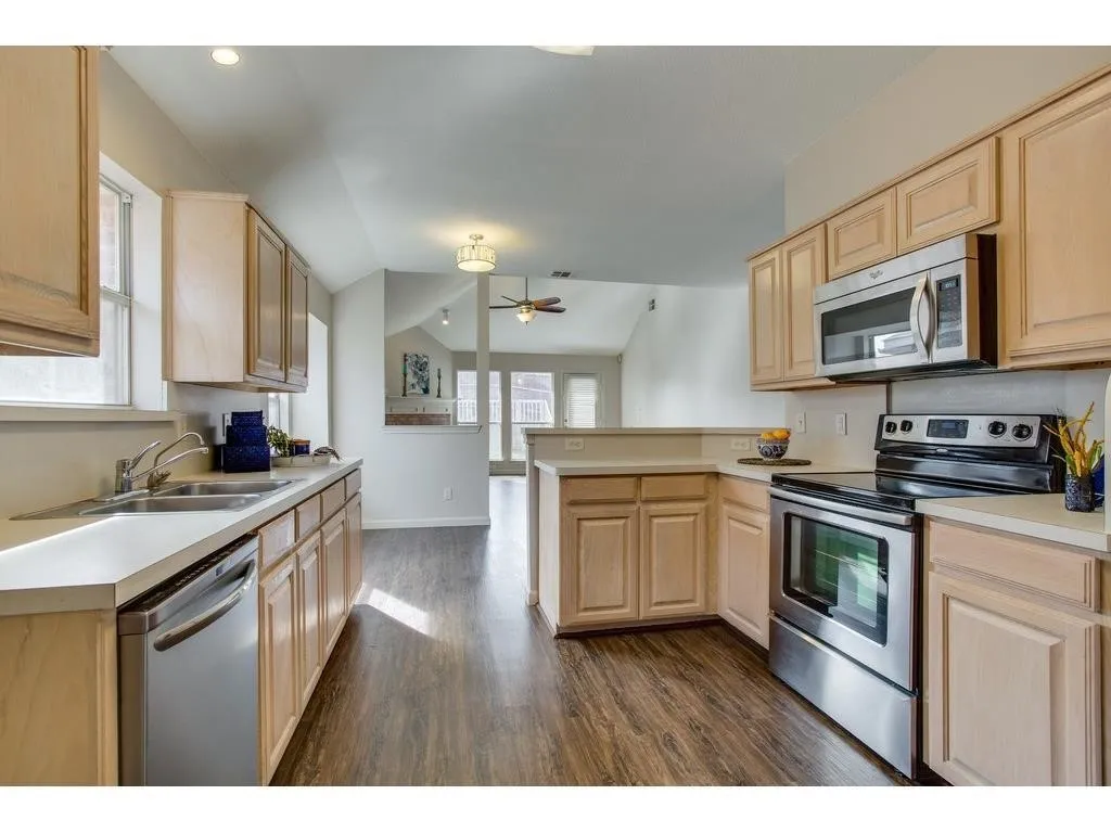Single Family Residence For Rent in Denton County , 1414 Stella Drive, Lewisville, Texas 75067, 3 Bedroom, 2 Bathroom, 2 Garage spaces, 1,503 Sqft, built in 1999, mls#21398904, Real Estate Agent in Lewisville, Homes For Rent in Denton county, Homes For Rent in Lewisville, Realtor in Lewisville Texas, Real Estate Brokerage Independent Realty Texas, Luminita Cordes Realtor