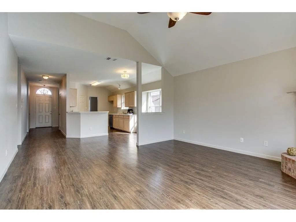 Single Family Residence For Rent in Denton County , 1414 Stella Drive, Lewisville, Texas 75067, 3 Bedroom, 2 Bathroom, 2 Garage spaces, 1,503 Sqft, built in 1999, mls#21398904, Real Estate Agent in Lewisville, Homes For Rent in Denton county, Homes For Rent in Lewisville, Realtor in Lewisville Texas, Real Estate Brokerage Independent Realty Texas, Luminita Cordes Realtor