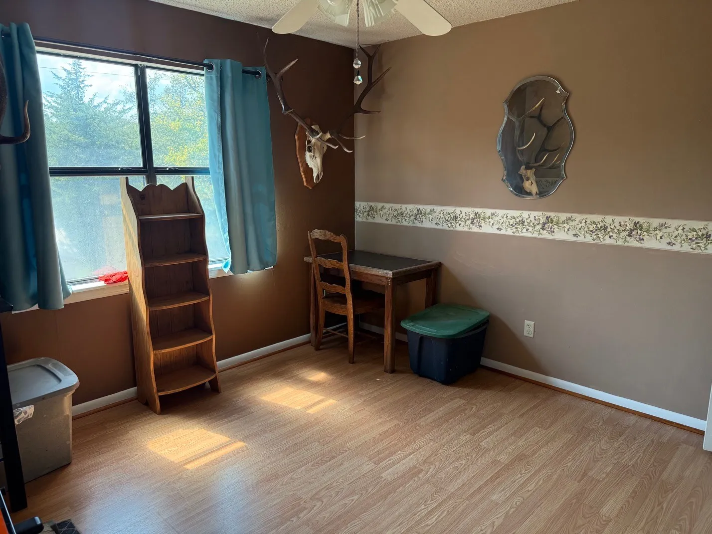 Single Family Residence For Sale in Marion County , 298 Desoto St., Jefferson, Texas 75657, 2 Bedroom, 2 Bathroom, Garage spaces, 1,220 Sqft, built in 1995, mls#21398909, Real Estate Agent in Jefferson, Homes For Sale in Marion county, Homes For Sale in Jefferson, Realtor in Jefferson Texas, Real Estate Brokerage Independent Realty Texas, Luminita Cordes Realtor