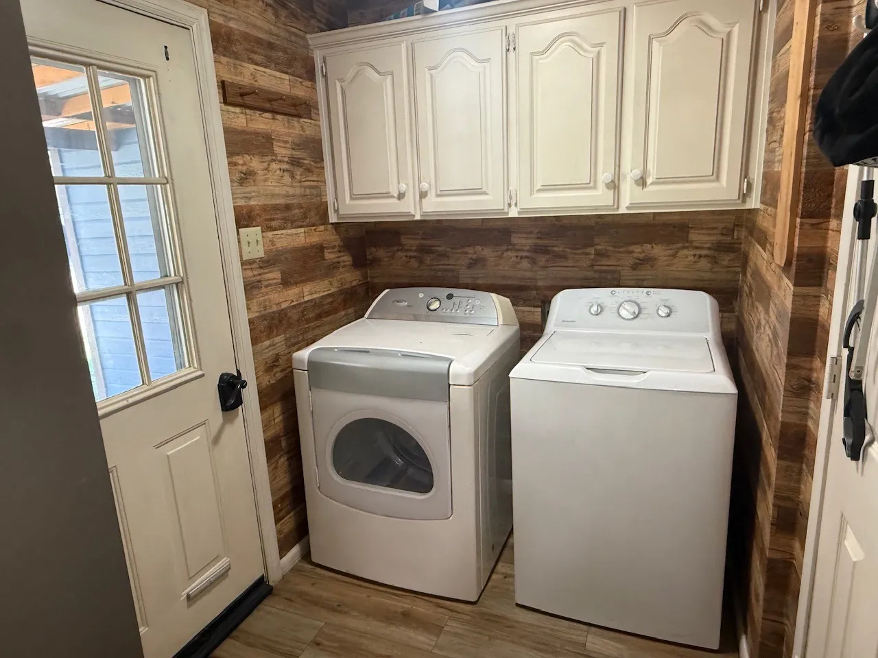 Single Family Residence For Sale in Marion County , 298 Desoto St., Jefferson, Texas 75657, 2 Bedroom, 2 Bathroom, Garage spaces, 1,220 Sqft, built in 1995, mls#21398909, Real Estate Agent in Jefferson, Homes For Sale in Marion county, Homes For Sale in Jefferson, Realtor in Jefferson Texas, Real Estate Brokerage Independent Realty Texas, Luminita Cordes Realtor