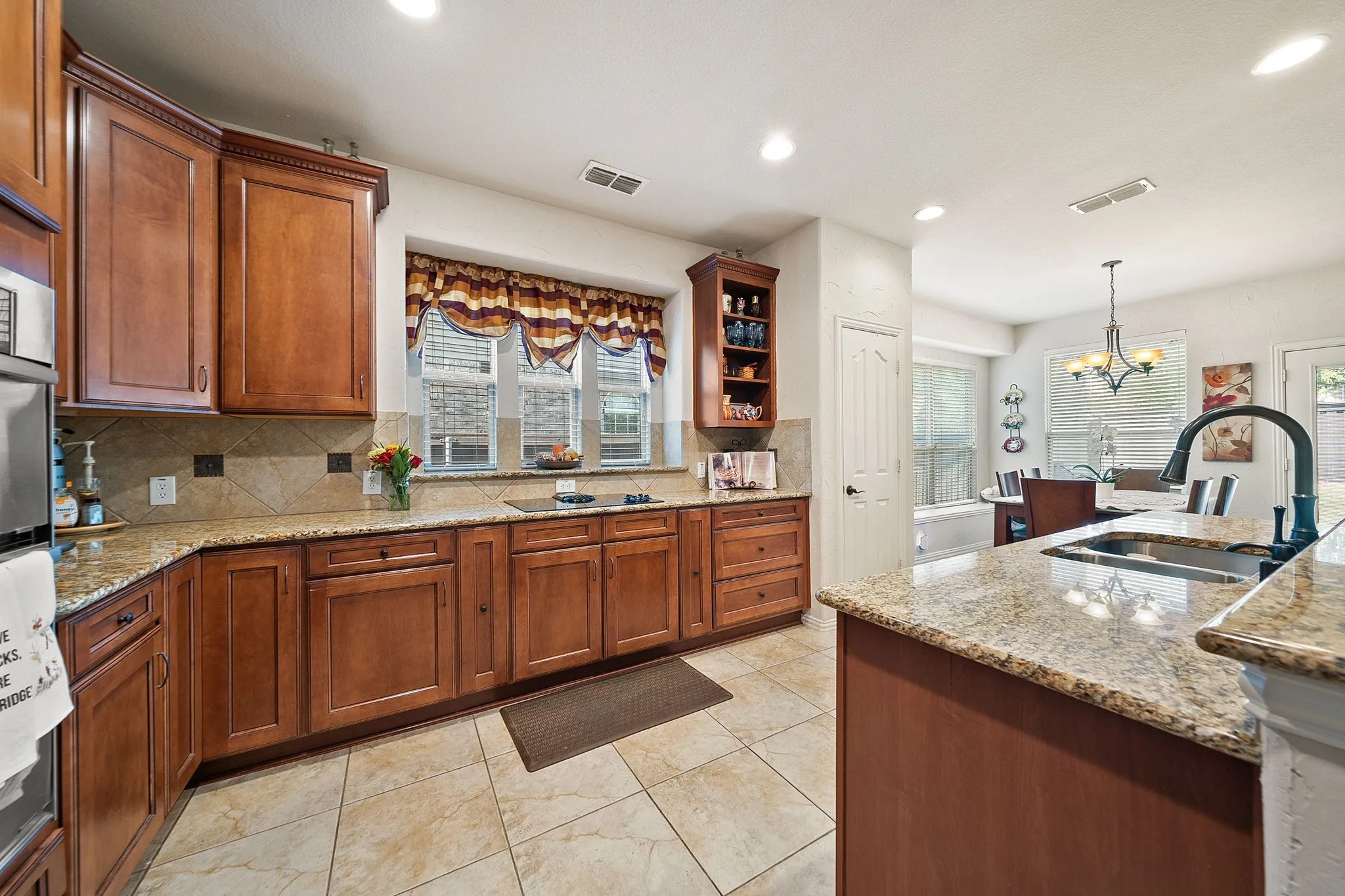 Single Family Residence For Sale in Denton County , 2420 Forest Gate Drive, Little Elm, Texas 75068, 5 Bedroom, 4 Bathroom, 2 Garage spaces, 3,893 Sqft, built in 2008, mls#21398325, Real Estate Agent in Little Elm, Homes For Sale in Denton county, Homes For Sale in Little Elm, Realtor in Little Elm Texas, Real Estate Brokerage Independent Realty Texas, Luminita Cordes Realtor