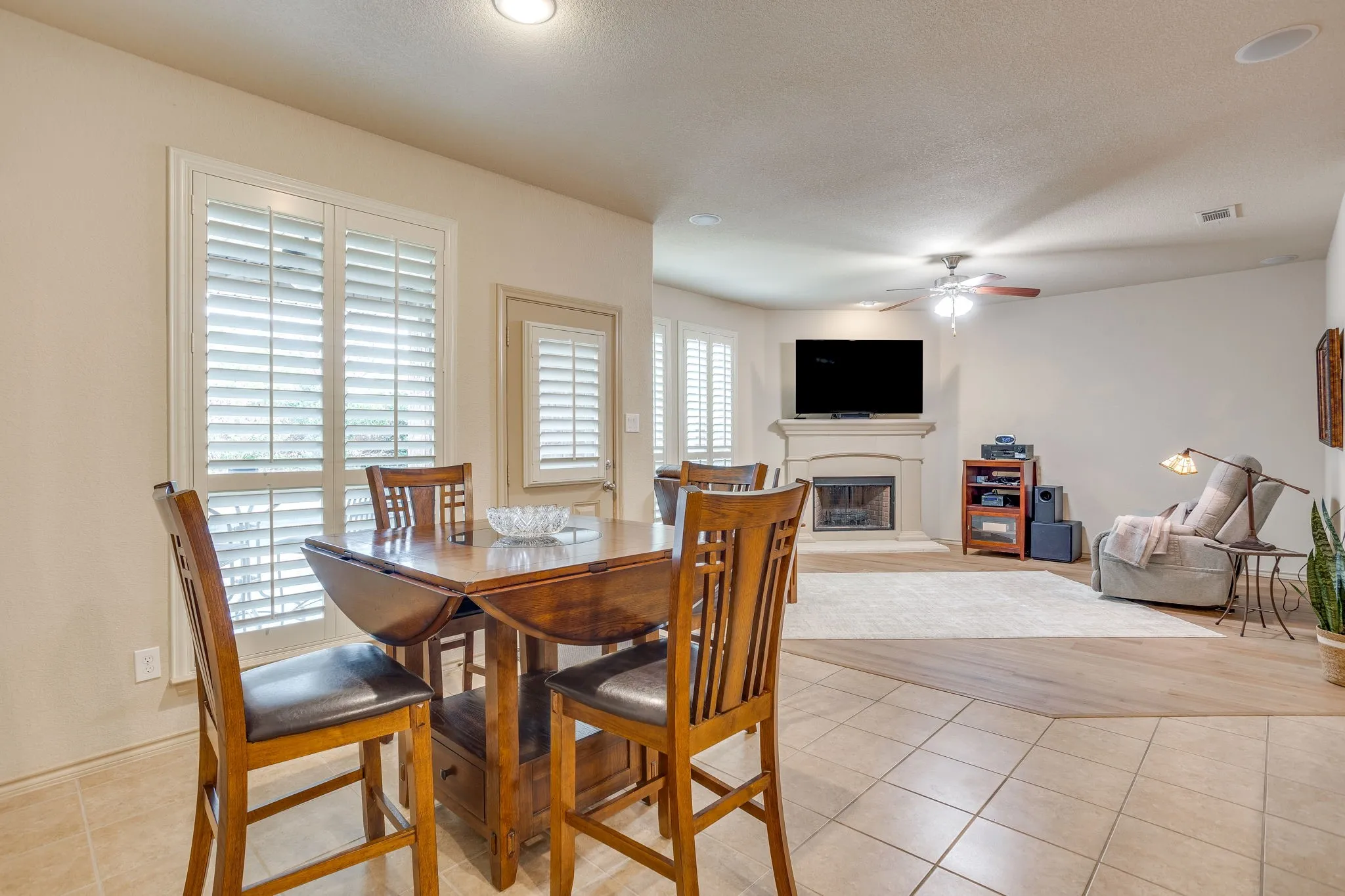 Single Family Residence For Sale in Tarrant County , 1244 Goodland Terrace, Fort Worth, Texas 76179, 3 Bedroom, 2 Bathroom, 2 Garage spaces, 1,860 Sqft, built in 2012, mls#21394863, Real Estate Agent in Fort Worth, Homes For Sale in Tarrant county, Homes For Sale in Fort Worth, Realtor in Fort Worth Texas, Real Estate Brokerage Independent Realty Texas, Luminita Cordes Realtor