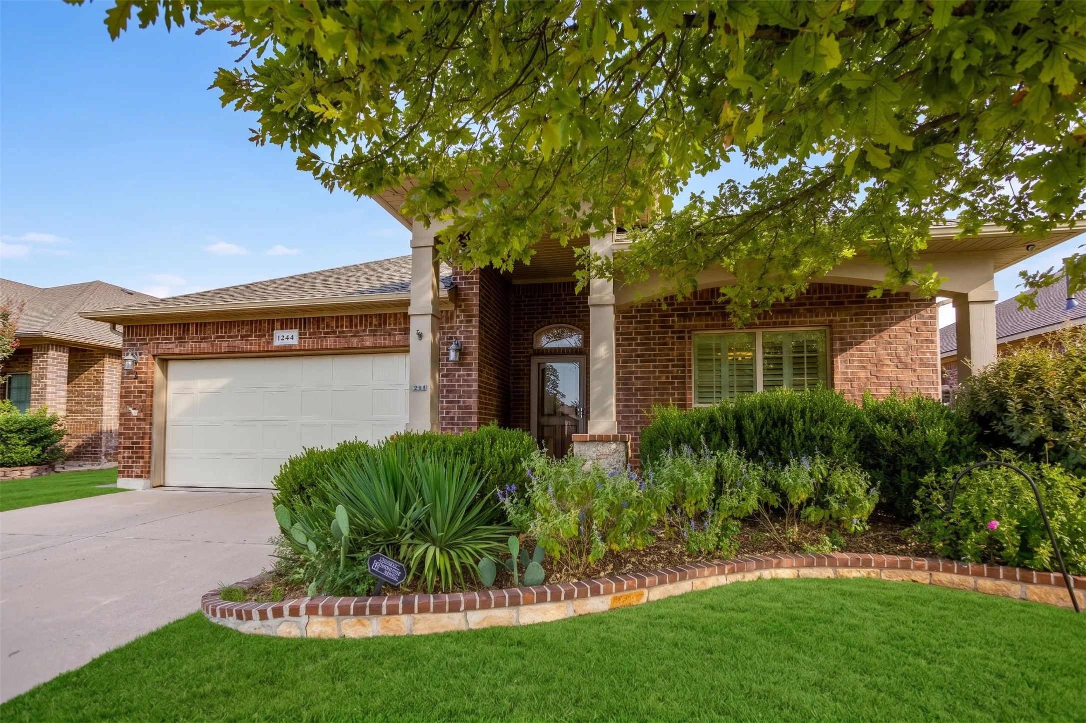 Single Family Residence For Sale in Tarrant County , 1244 Goodland Terrace, Fort Worth, Texas 76179, 3 Bedroom, 2 Bathroom, 2 Garage spaces, 1,860 Sqft, built in 2012, mls#21394863, Real Estate Agent in Fort Worth, Homes For Sale in Tarrant county, Homes For Sale in Fort Worth, Realtor in Fort Worth Texas, Real Estate Brokerage Independent Realty Texas, Luminita Cordes Realtor