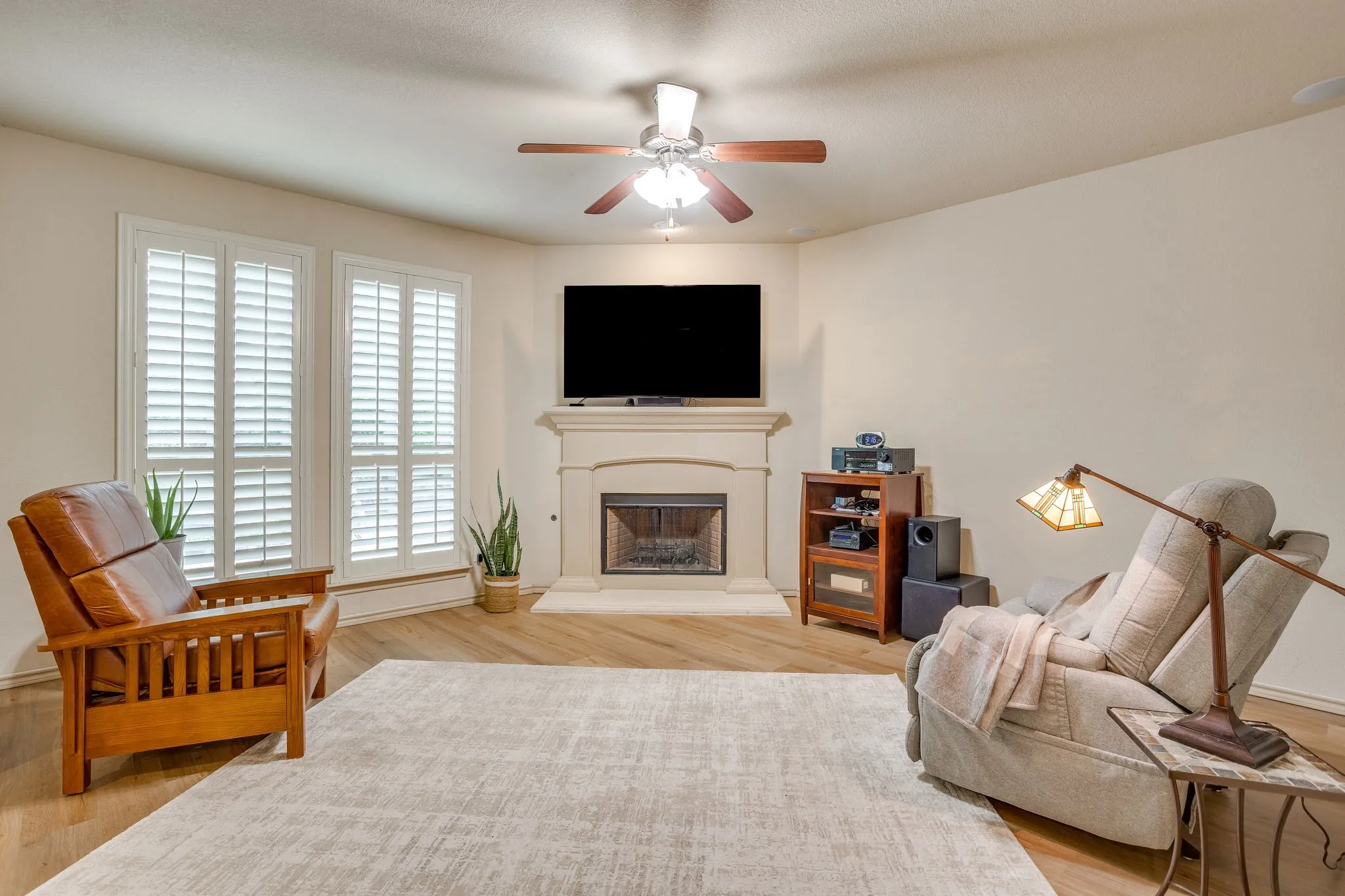 Single Family Residence For Sale in Tarrant County , 1244 Goodland Terrace, Fort Worth, Texas 76179, 3 Bedroom, 2 Bathroom, 2 Garage spaces, 1,860 Sqft, built in 2012, mls#21394863, Real Estate Agent in Fort Worth, Homes For Sale in Tarrant county, Homes For Sale in Fort Worth, Realtor in Fort Worth Texas, Real Estate Brokerage Independent Realty Texas, Luminita Cordes Realtor