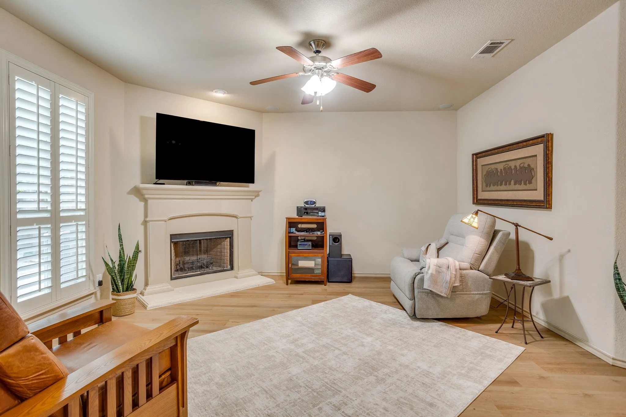 Single Family Residence For Sale in Tarrant County , 1244 Goodland Terrace, Fort Worth, Texas 76179, 3 Bedroom, 2 Bathroom, 2 Garage spaces, 1,860 Sqft, built in 2012, mls#21394863, Real Estate Agent in Fort Worth, Homes For Sale in Tarrant county, Homes For Sale in Fort Worth, Realtor in Fort Worth Texas, Real Estate Brokerage Independent Realty Texas, Luminita Cordes Realtor