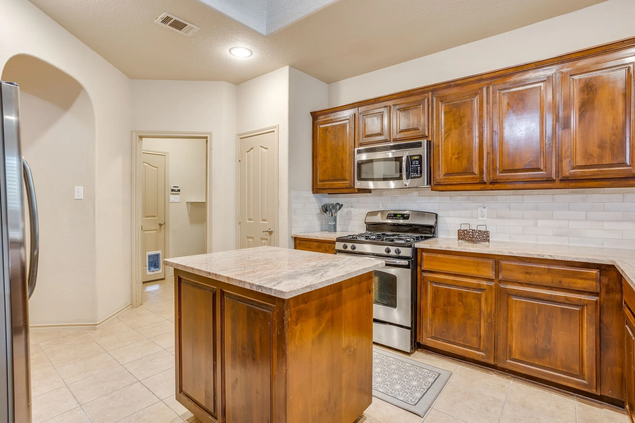 Single Family Residence For Sale in Tarrant County , 1244 Goodland Terrace, Fort Worth, Texas 76179, 3 Bedroom, 2 Bathroom, 2 Garage spaces, 1,860 Sqft, built in 2012, mls#21394863, Real Estate Agent in Fort Worth, Homes For Sale in Tarrant county, Homes For Sale in Fort Worth, Realtor in Fort Worth Texas, Real Estate Brokerage Independent Realty Texas, Luminita Cordes Realtor
