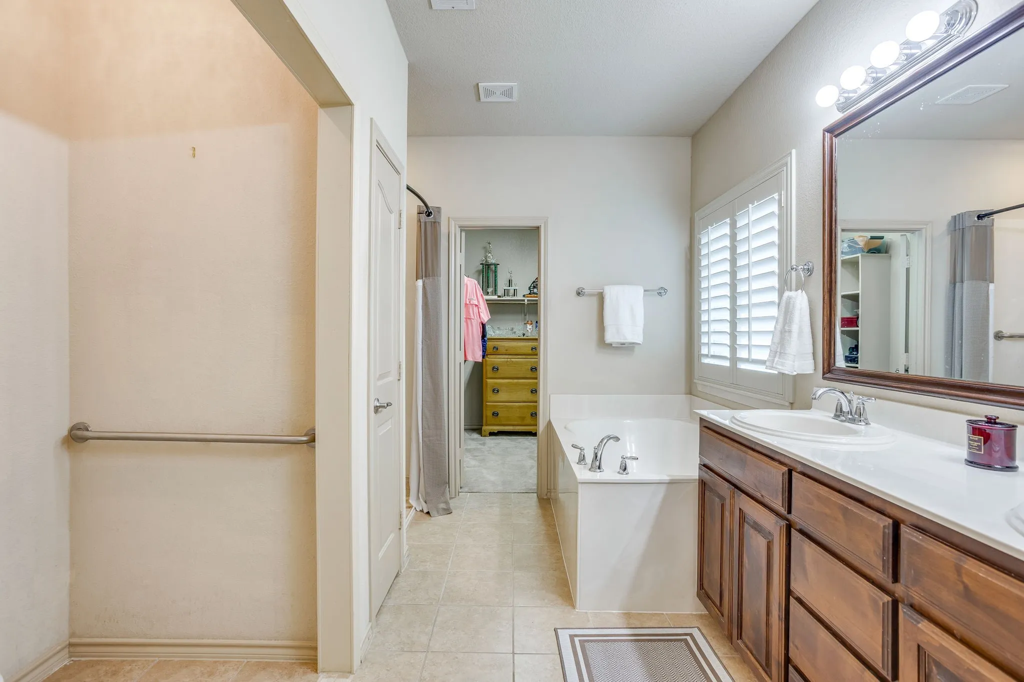 Single Family Residence For Sale in Tarrant County , 1244 Goodland Terrace, Fort Worth, Texas 76179, 3 Bedroom, 2 Bathroom, 2 Garage spaces, 1,860 Sqft, built in 2012, mls#21394863, Real Estate Agent in Fort Worth, Homes For Sale in Tarrant county, Homes For Sale in Fort Worth, Realtor in Fort Worth Texas, Real Estate Brokerage Independent Realty Texas, Luminita Cordes Realtor