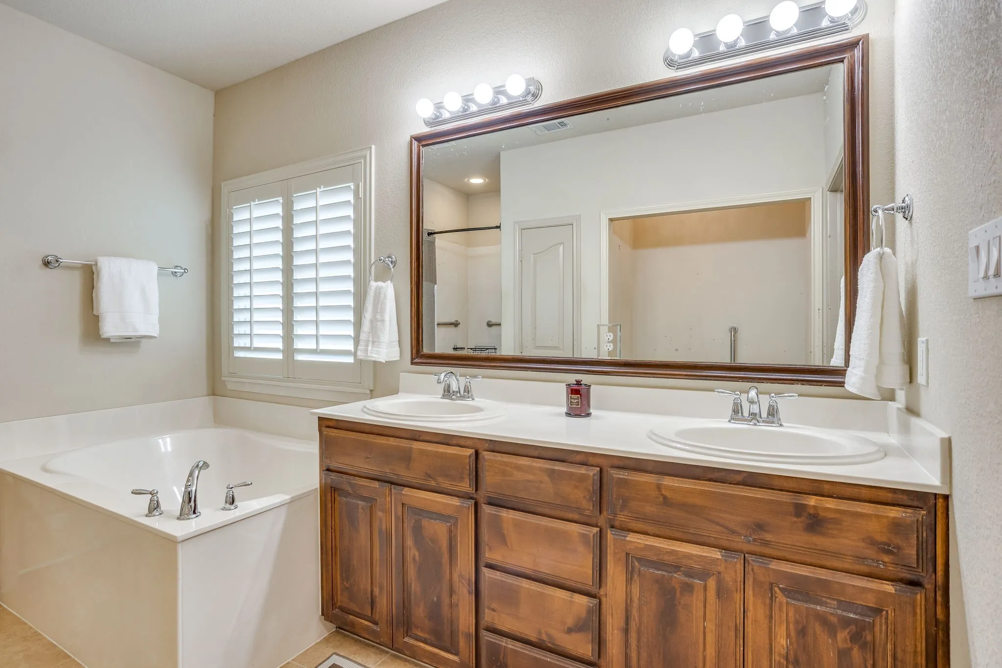 Single Family Residence For Sale in Tarrant County , 1244 Goodland Terrace, Fort Worth, Texas 76179, 3 Bedroom, 2 Bathroom, 2 Garage spaces, 1,860 Sqft, built in 2012, mls#21394863, Real Estate Agent in Fort Worth, Homes For Sale in Tarrant county, Homes For Sale in Fort Worth, Realtor in Fort Worth Texas, Real Estate Brokerage Independent Realty Texas, Luminita Cordes Realtor