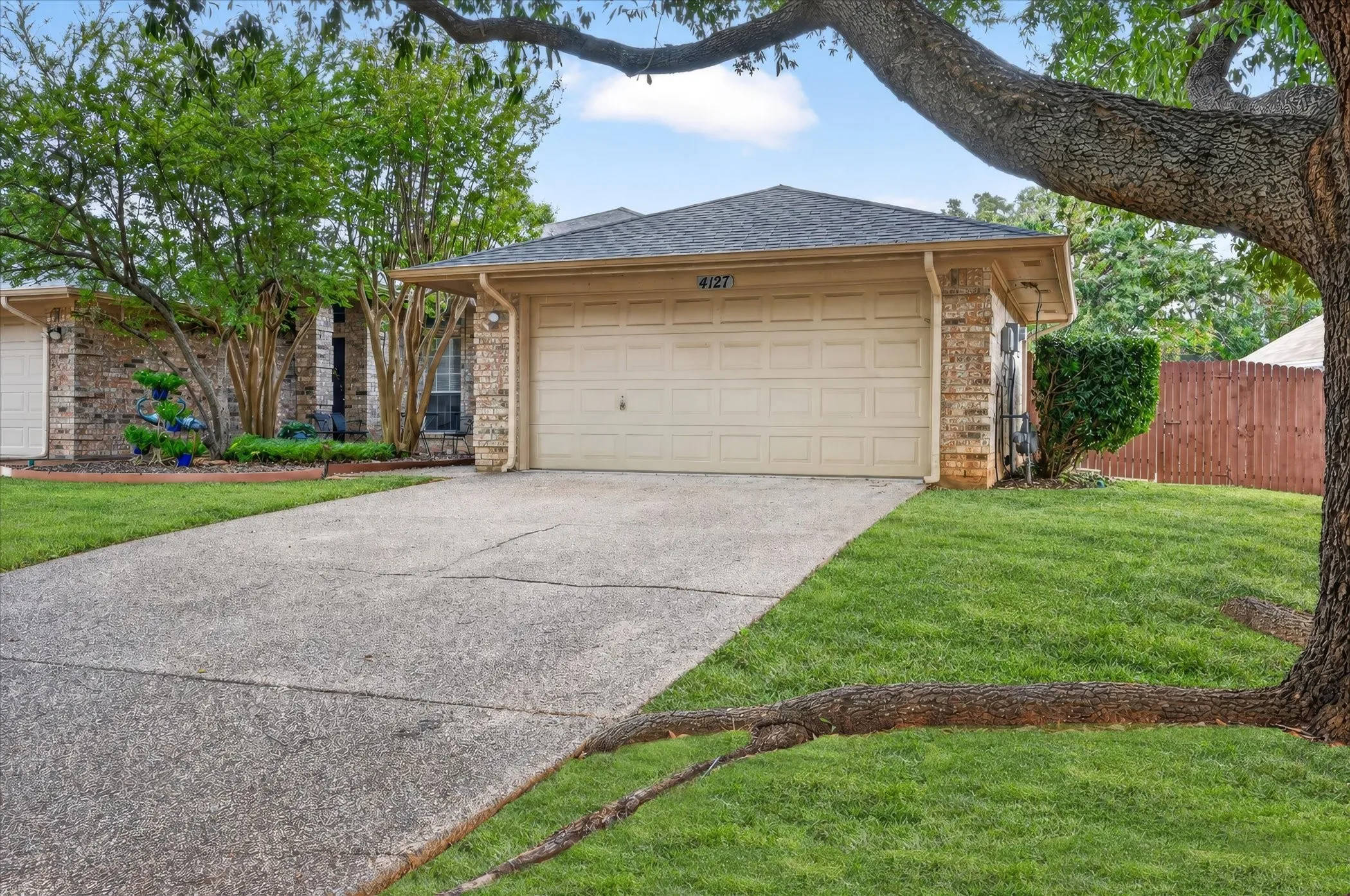Duplex For Rent in Denton County , 4125-4127 Spring Meadow Lane, Flower Mound, Texas 75028, 3 Bedroom, 2 Bathroom, 2 Garage spaces, 1,150 Sqft, built in 1998, mls#21394194, Real Estate Agent in Flower Mound, Homes For Rent in Denton county, Homes For Rent in Flower Mound, Realtor in Flower Mound Texas, Real Estate Brokerage Independent Realty Texas, Luminita Cordes Realtor
