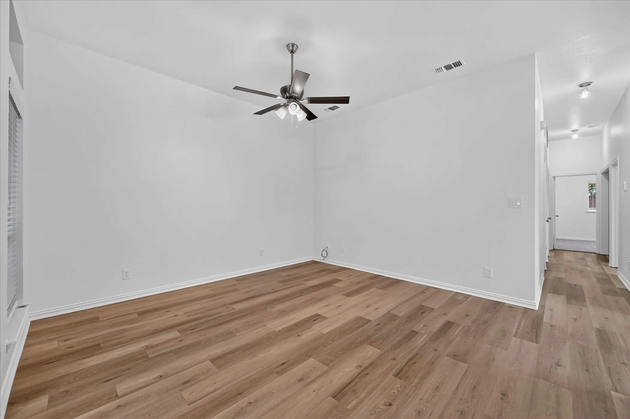 Duplex For Rent in Denton County , 4125-4127 Spring Meadow Lane, Flower Mound, Texas 75028, 3 Bedroom, 2 Bathroom, 2 Garage spaces, 1,150 Sqft, built in 1998, mls#21394194, Real Estate Agent in Flower Mound, Homes For Rent in Denton county, Homes For Rent in Flower Mound, Realtor in Flower Mound Texas, Real Estate Brokerage Independent Realty Texas, Luminita Cordes Realtor