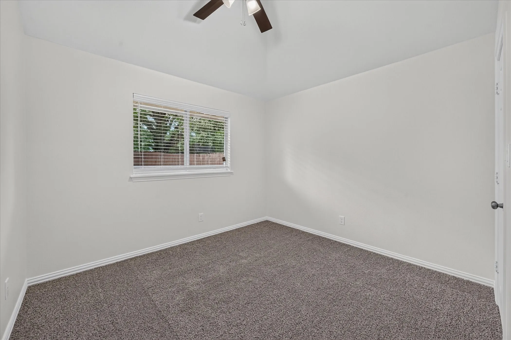 Duplex For Rent in Denton County , 4125-4127 Spring Meadow Lane, Flower Mound, Texas 75028, 3 Bedroom, 2 Bathroom, 2 Garage spaces, 1,150 Sqft, built in 1998, mls#21394194, Real Estate Agent in Flower Mound, Homes For Rent in Denton county, Homes For Rent in Flower Mound, Realtor in Flower Mound Texas, Real Estate Brokerage Independent Realty Texas, Luminita Cordes Realtor