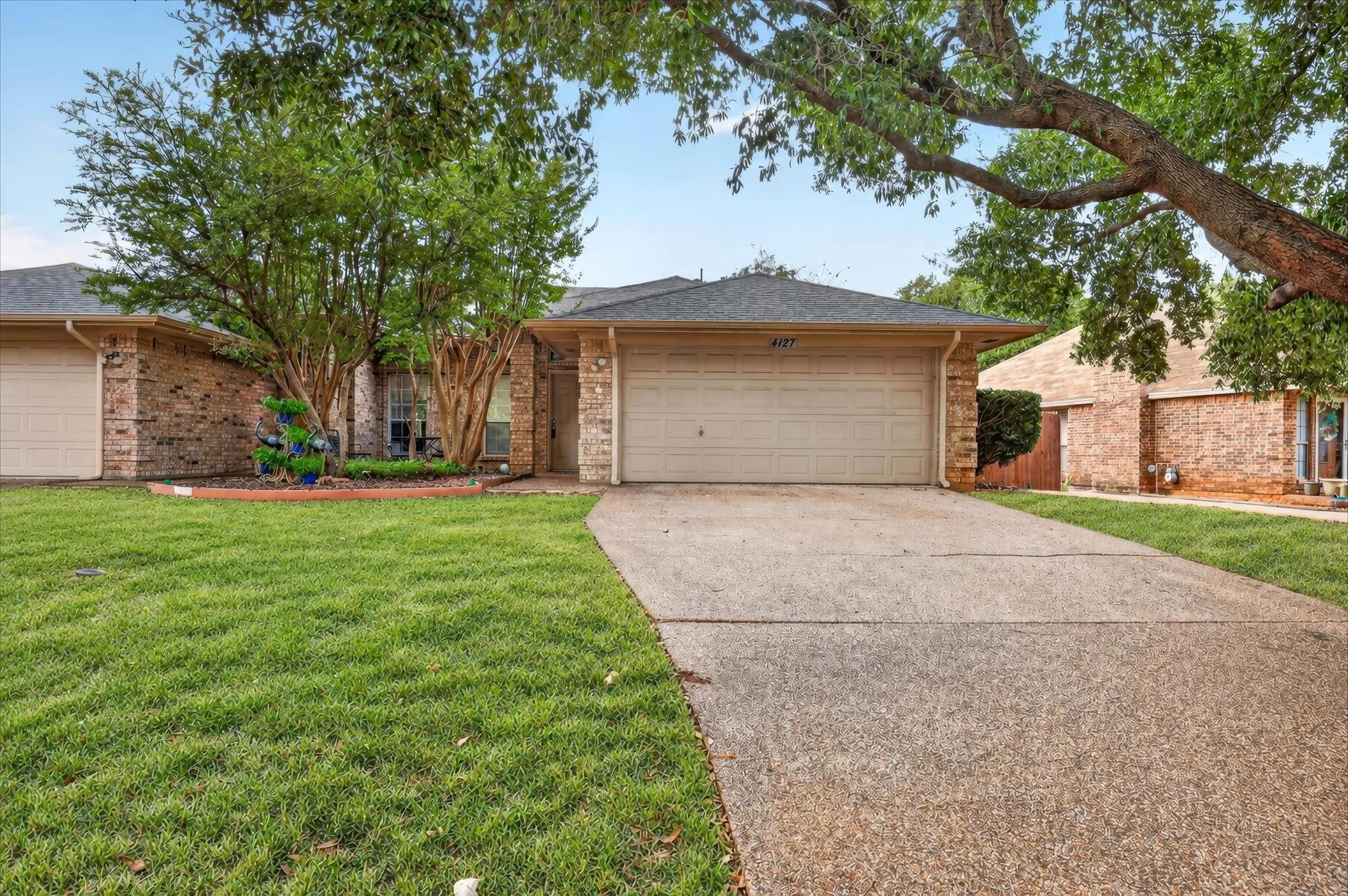 Duplex For Rent in Denton County , 4125-4127 Spring Meadow Lane, Flower Mound, Texas 75028, 3 Bedroom, 2 Bathroom, 2 Garage spaces, 1,150 Sqft, built in 1998, mls#21394194, Real Estate Agent in Flower Mound, Homes For Rent in Denton county, Homes For Rent in Flower Mound, Realtor in Flower Mound Texas, Real Estate Brokerage Independent Realty Texas, Luminita Cordes Realtor