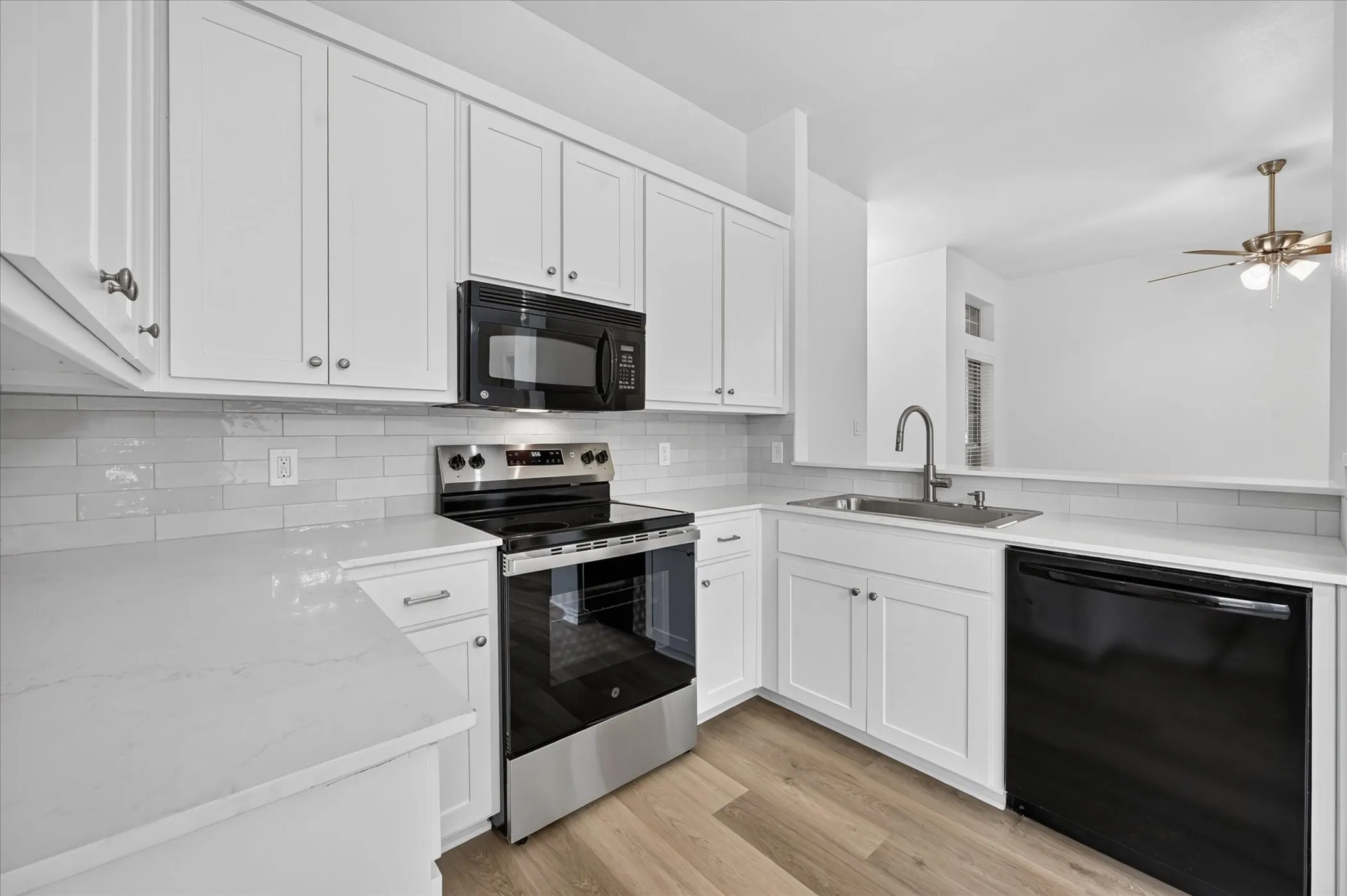 Duplex For Rent in Denton County , 4125-4127 Spring Meadow Lane, Flower Mound, Texas 75028, 3 Bedroom, 2 Bathroom, 2 Garage spaces, 1,150 Sqft, built in 1998, mls#21394194, Real Estate Agent in Flower Mound, Homes For Rent in Denton county, Homes For Rent in Flower Mound, Realtor in Flower Mound Texas, Real Estate Brokerage Independent Realty Texas, Luminita Cordes Realtor