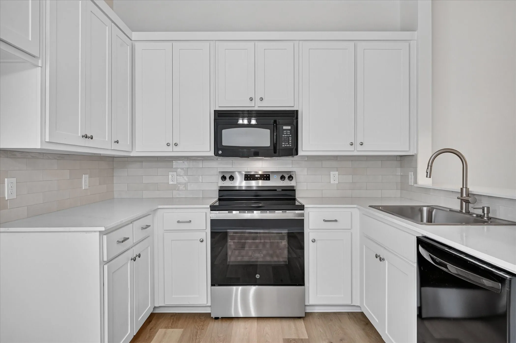 Duplex For Rent in Denton County , 4125-4127 Spring Meadow Lane, Flower Mound, Texas 75028, 3 Bedroom, 2 Bathroom, 2 Garage spaces, 1,150 Sqft, built in 1998, mls#21394194, Real Estate Agent in Flower Mound, Homes For Rent in Denton county, Homes For Rent in Flower Mound, Realtor in Flower Mound Texas, Real Estate Brokerage Independent Realty Texas, Luminita Cordes Realtor