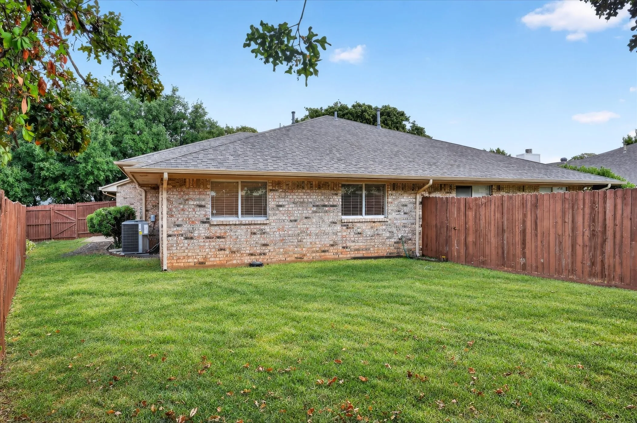 Duplex For Rent in Denton County , 4125-4127 Spring Meadow Lane, Flower Mound, Texas 75028, 3 Bedroom, 2 Bathroom, 2 Garage spaces, 1,150 Sqft, built in 1998, mls#21394194, Real Estate Agent in Flower Mound, Homes For Rent in Denton county, Homes For Rent in Flower Mound, Realtor in Flower Mound Texas, Real Estate Brokerage Independent Realty Texas, Luminita Cordes Realtor