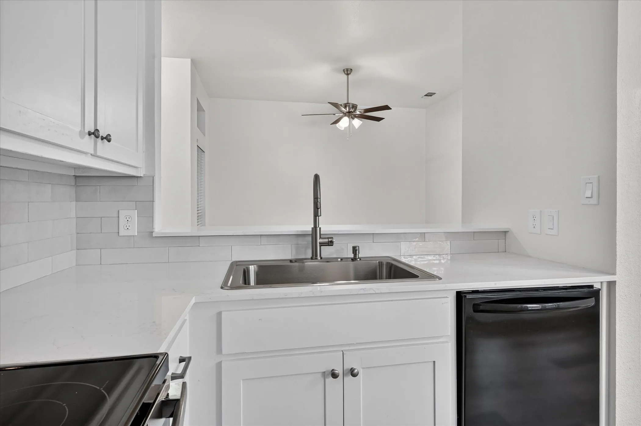 Duplex For Rent in Denton County , 4125-4127 Spring Meadow Lane, Flower Mound, Texas 75028, 3 Bedroom, 2 Bathroom, 2 Garage spaces, 1,150 Sqft, built in 1998, mls#21394194, Real Estate Agent in Flower Mound, Homes For Rent in Denton county, Homes For Rent in Flower Mound, Realtor in Flower Mound Texas, Real Estate Brokerage Independent Realty Texas, Luminita Cordes Realtor