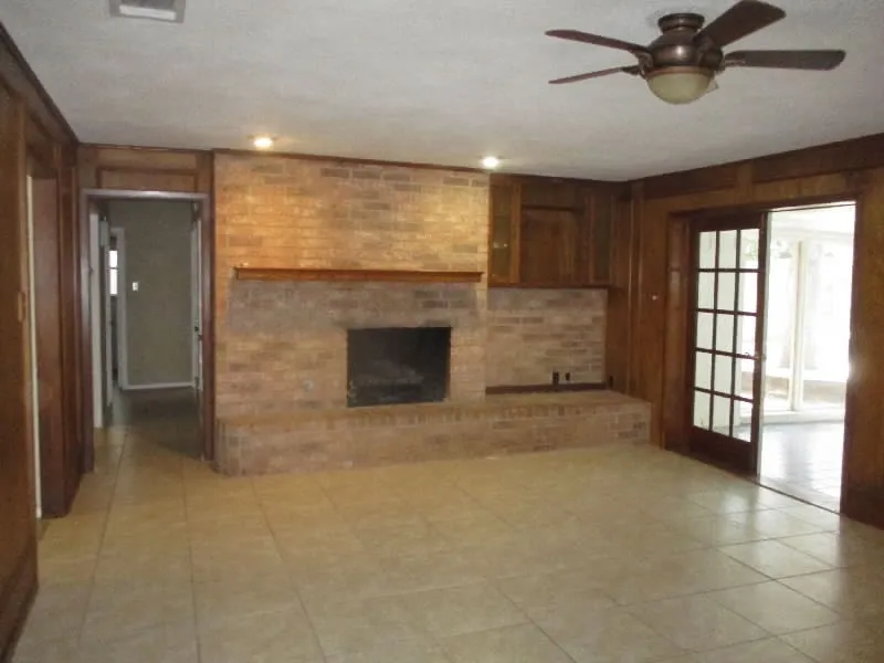 Single Family Residence For Rent in Tarrant County , 4704 Valleycrest Drive, Arlington, Texas 76013, 3 Bedroom, 2 Bathroom, 2 Garage spaces, 1,934 Sqft, built in 1972, mls#21398928, Real Estate Agent in Arlington, Homes For Rent in Tarrant county, Homes For Rent in Arlington, Realtor in Arlington Texas, Real Estate Brokerage Independent Realty Texas, Luminita Cordes Realtor