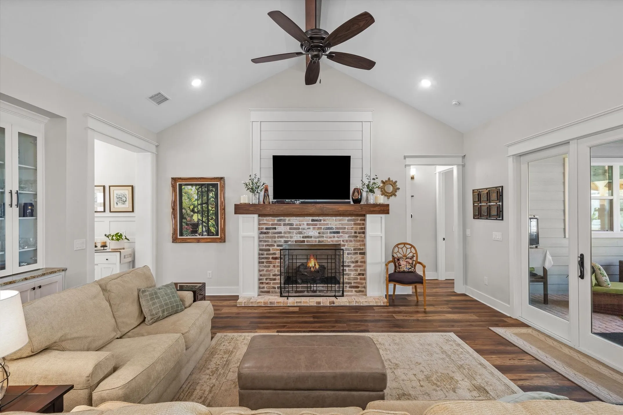 Single Family Residence For Sale in Smith County , 13925 CEDAR VISTA, Tyler, Texas 75704, 3 Bedroom, 2 Bathroom, 2 Garage spaces, 2,177 Sqft, built in 2021, mls#21388135, Real Estate Agent in Tyler, Homes For Sale in Smith county, Homes For Sale in Tyler, Realtor in Tyler Texas, Real Estate Brokerage Independent Realty Texas, Luminita Cordes Realtor