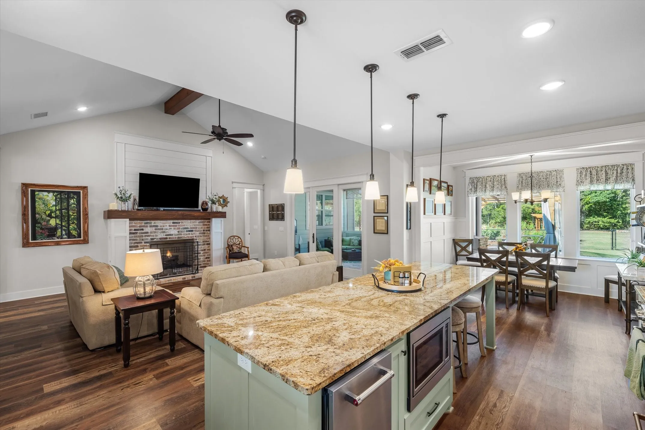 Single Family Residence For Sale in Smith County , 13925 CEDAR VISTA, Tyler, Texas 75704, 3 Bedroom, 2 Bathroom, 2 Garage spaces, 2,177 Sqft, built in 2021, mls#21388135, Real Estate Agent in Tyler, Homes For Sale in Smith county, Homes For Sale in Tyler, Realtor in Tyler Texas, Real Estate Brokerage Independent Realty Texas, Luminita Cordes Realtor