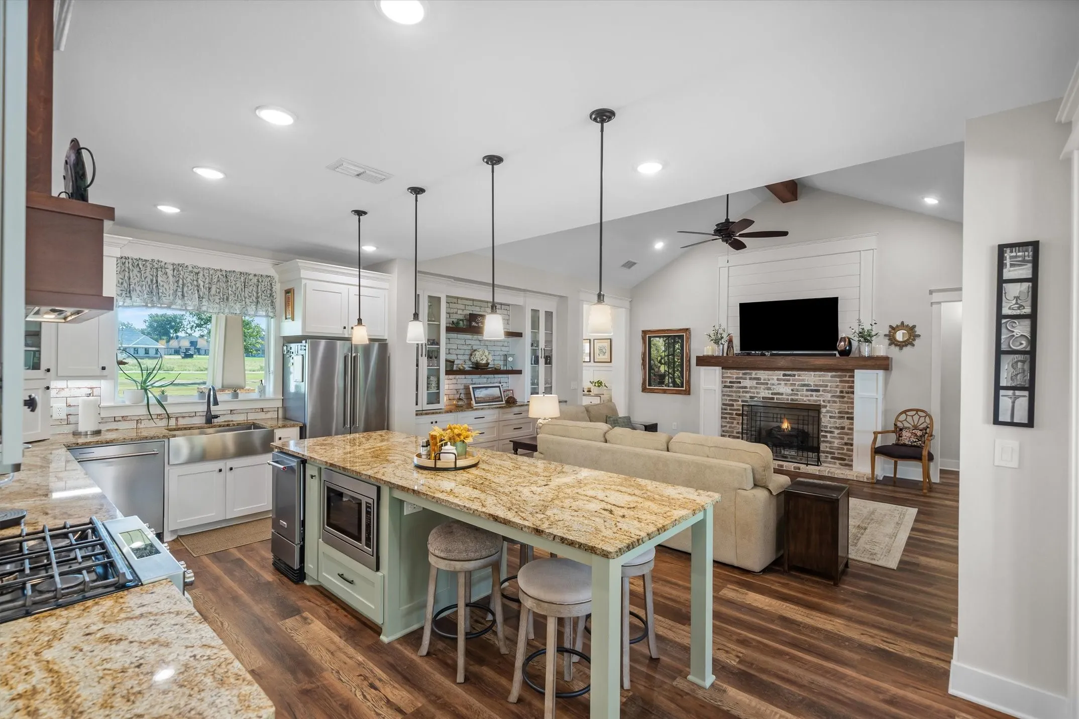 Single Family Residence For Sale in Smith County , 13925 CEDAR VISTA, Tyler, Texas 75704, 3 Bedroom, 2 Bathroom, 2 Garage spaces, 2,177 Sqft, built in 2021, mls#21388135, Real Estate Agent in Tyler, Homes For Sale in Smith county, Homes For Sale in Tyler, Realtor in Tyler Texas, Real Estate Brokerage Independent Realty Texas, Luminita Cordes Realtor