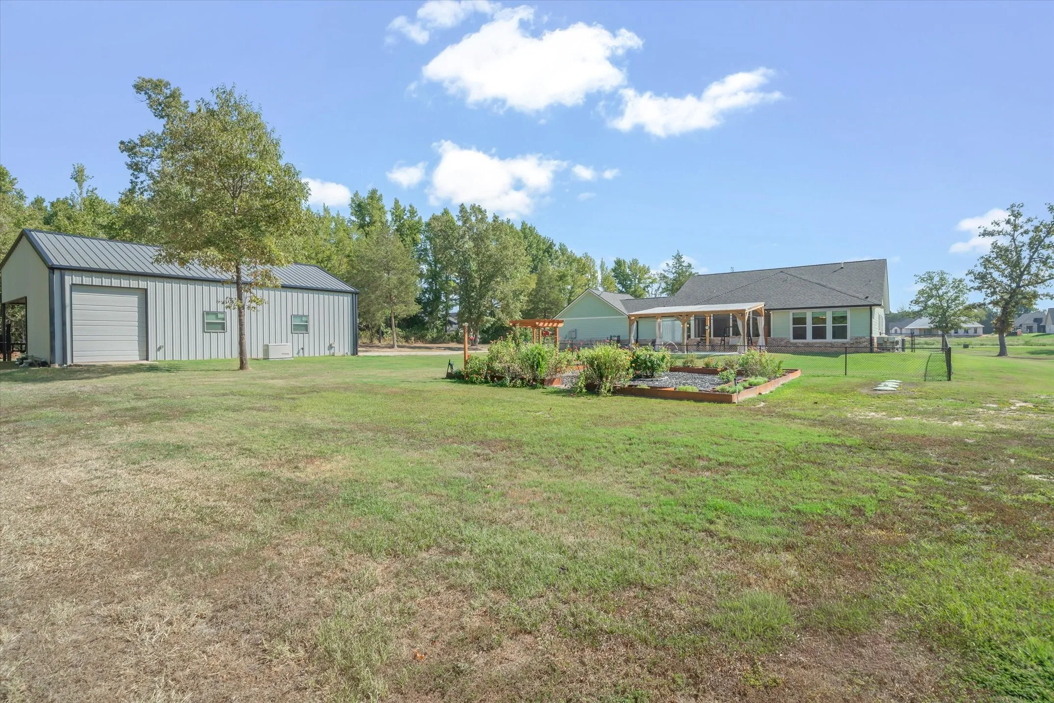Single Family Residence For Sale in Smith County , 13925 CEDAR VISTA, Tyler, Texas 75704, 3 Bedroom, 2 Bathroom, 2 Garage spaces, 2,177 Sqft, built in 2021, mls#21388135, Real Estate Agent in Tyler, Homes For Sale in Smith county, Homes For Sale in Tyler, Realtor in Tyler Texas, Real Estate Brokerage Independent Realty Texas, Luminita Cordes Realtor