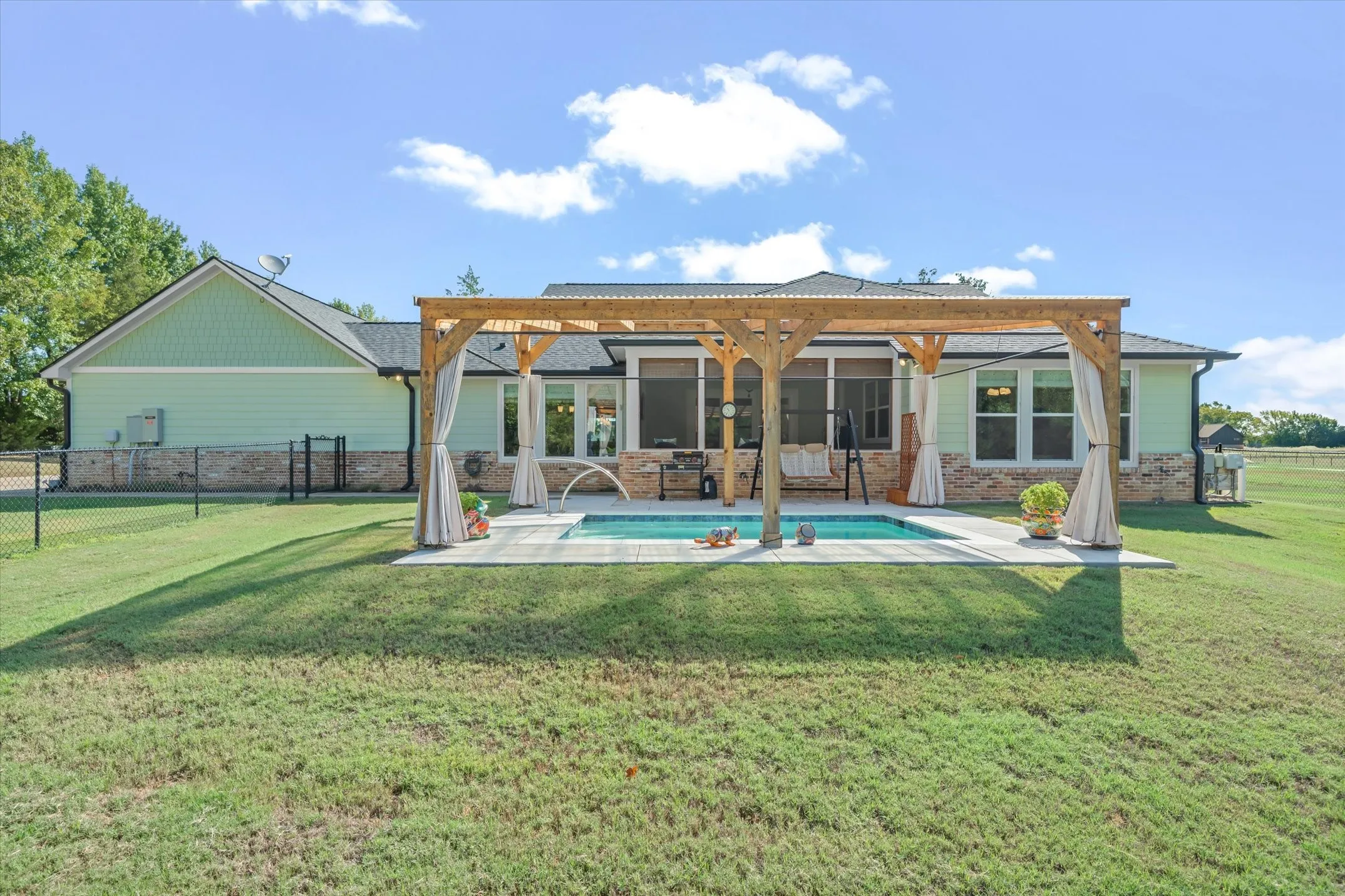 Single Family Residence For Sale in Smith County , 13925 CEDAR VISTA, Tyler, Texas 75704, 3 Bedroom, 2 Bathroom, 2 Garage spaces, 2,177 Sqft, built in 2021, mls#21388135, Real Estate Agent in Tyler, Homes For Sale in Smith county, Homes For Sale in Tyler, Realtor in Tyler Texas, Real Estate Brokerage Independent Realty Texas, Luminita Cordes Realtor