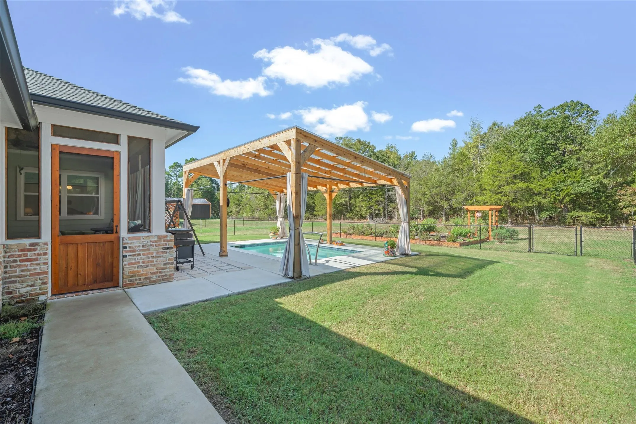 Single Family Residence For Sale in Smith County , 13925 CEDAR VISTA, Tyler, Texas 75704, 3 Bedroom, 2 Bathroom, 2 Garage spaces, 2,177 Sqft, built in 2021, mls#21388135, Real Estate Agent in Tyler, Homes For Sale in Smith county, Homes For Sale in Tyler, Realtor in Tyler Texas, Real Estate Brokerage Independent Realty Texas, Luminita Cordes Realtor