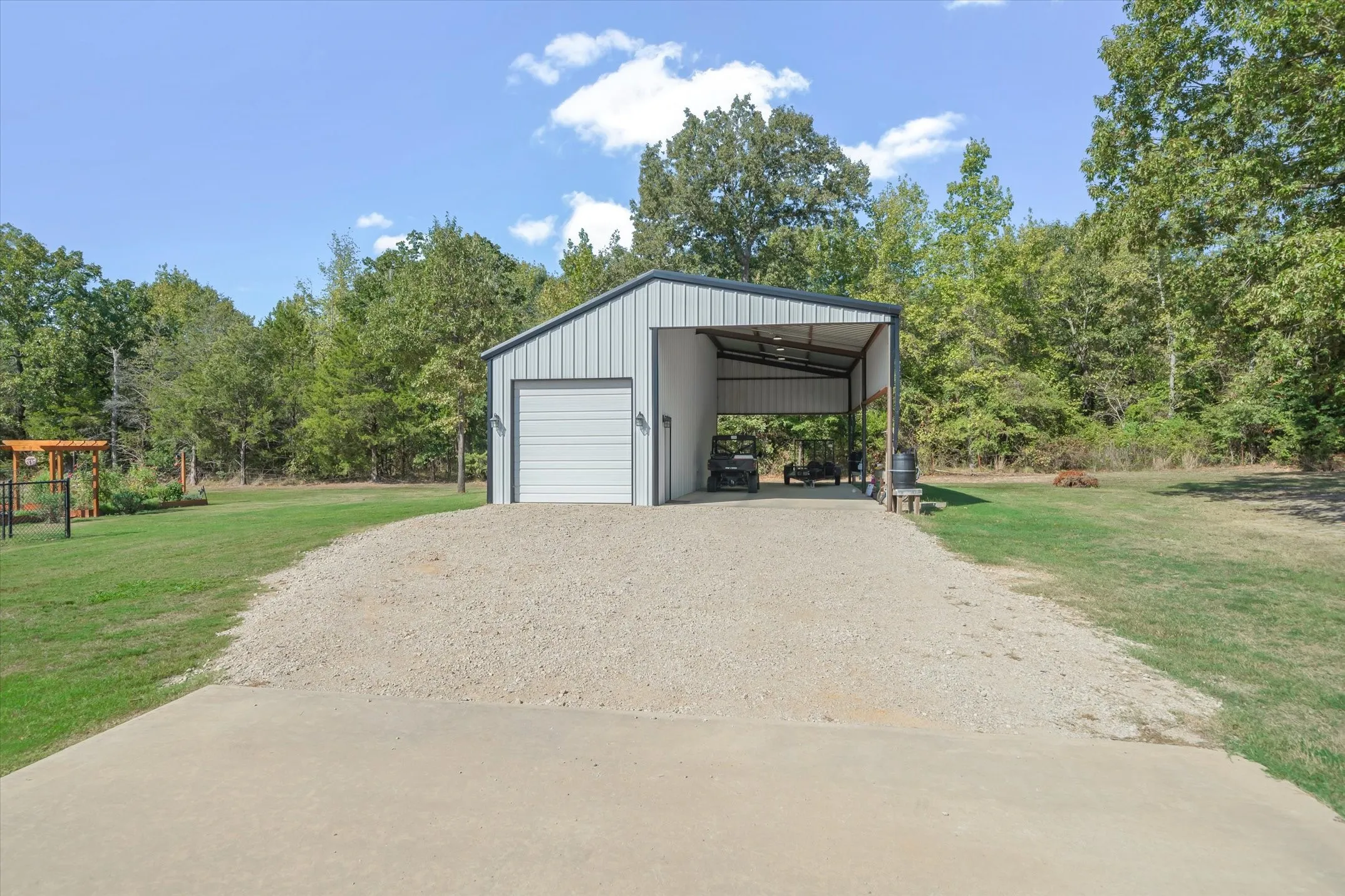 Single Family Residence For Sale in Smith County , 13925 CEDAR VISTA, Tyler, Texas 75704, 3 Bedroom, 2 Bathroom, 2 Garage spaces, 2,177 Sqft, built in 2021, mls#21388135, Real Estate Agent in Tyler, Homes For Sale in Smith county, Homes For Sale in Tyler, Realtor in Tyler Texas, Real Estate Brokerage Independent Realty Texas, Luminita Cordes Realtor