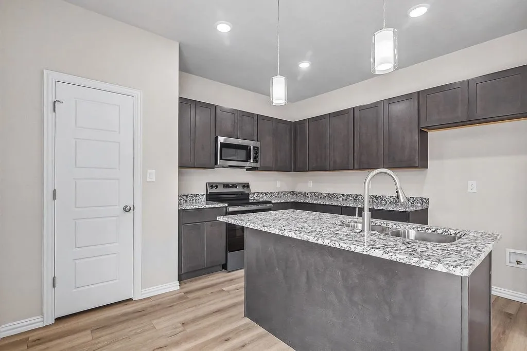 Single Family Residence For Sale in Tarrant County , 600 Paradise Street, Fort Worth, Texas 76111, 3 Bedroom, 3 Bathroom, 2 Garage spaces, 1,595 Sqft, built in 2026, mls#21398935, Real Estate Agent in Fort Worth, Homes For Sale in Tarrant county, Homes For Sale in Fort Worth, Realtor in Fort Worth Texas, Real Estate Brokerage Independent Realty Texas, Luminita Cordes Realtor