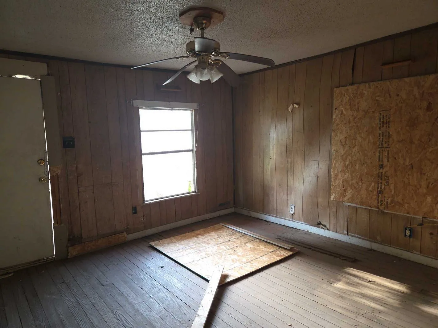 Single Family Residence For Sale in Coleman County , 1015 S Pecos Street, Coleman, Texas 76834, 2 Bedroom, 1 Bathroom, Garage spaces, 986 Sqft, built in 1950, mls#21398939, Real Estate Agent in Coleman, Homes For Sale in Coleman county, Homes For Sale in Coleman, Realtor in Coleman Texas, Real Estate Brokerage Independent Realty Texas, Luminita Cordes Realtor